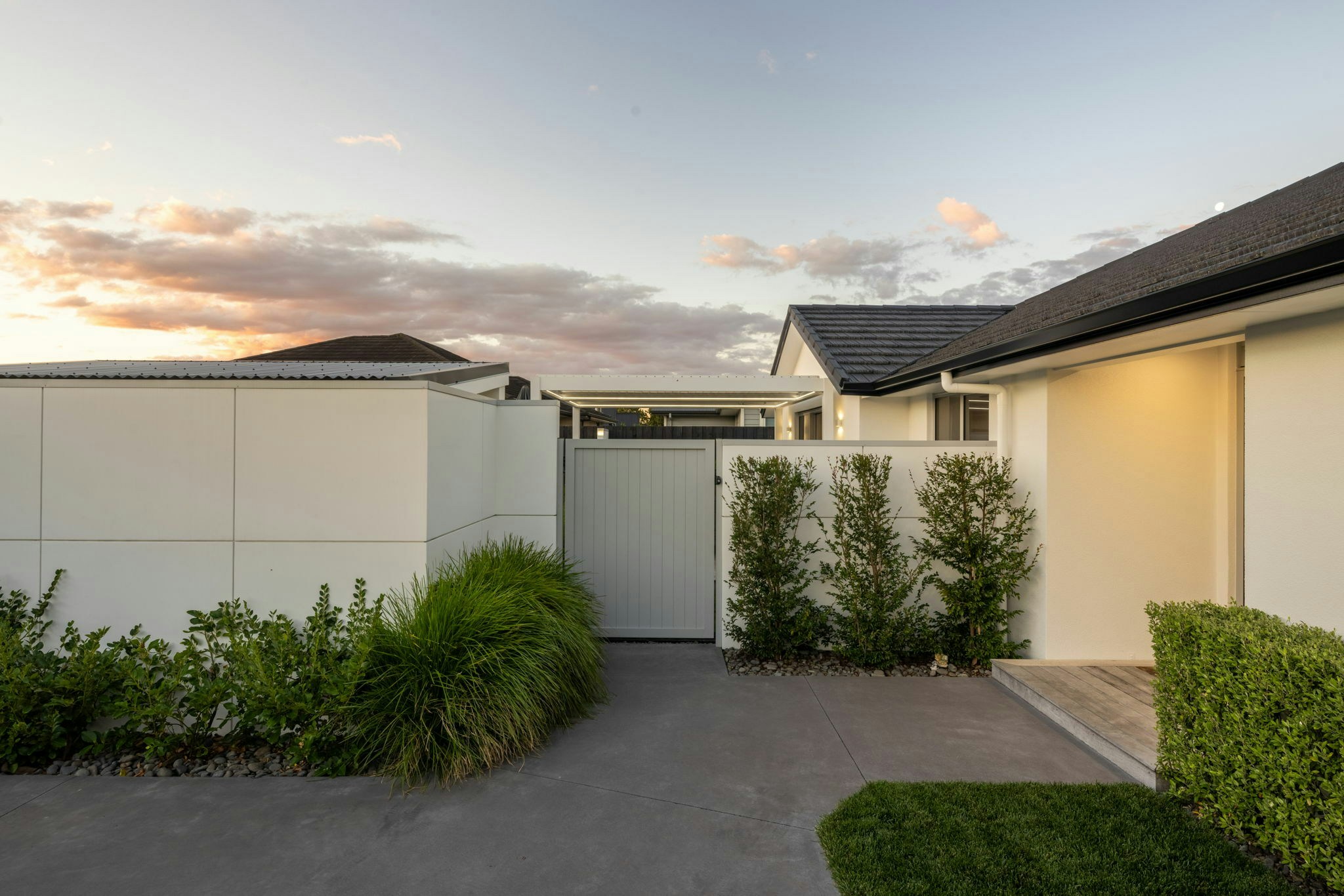 16 web or mls in House AR5 0148