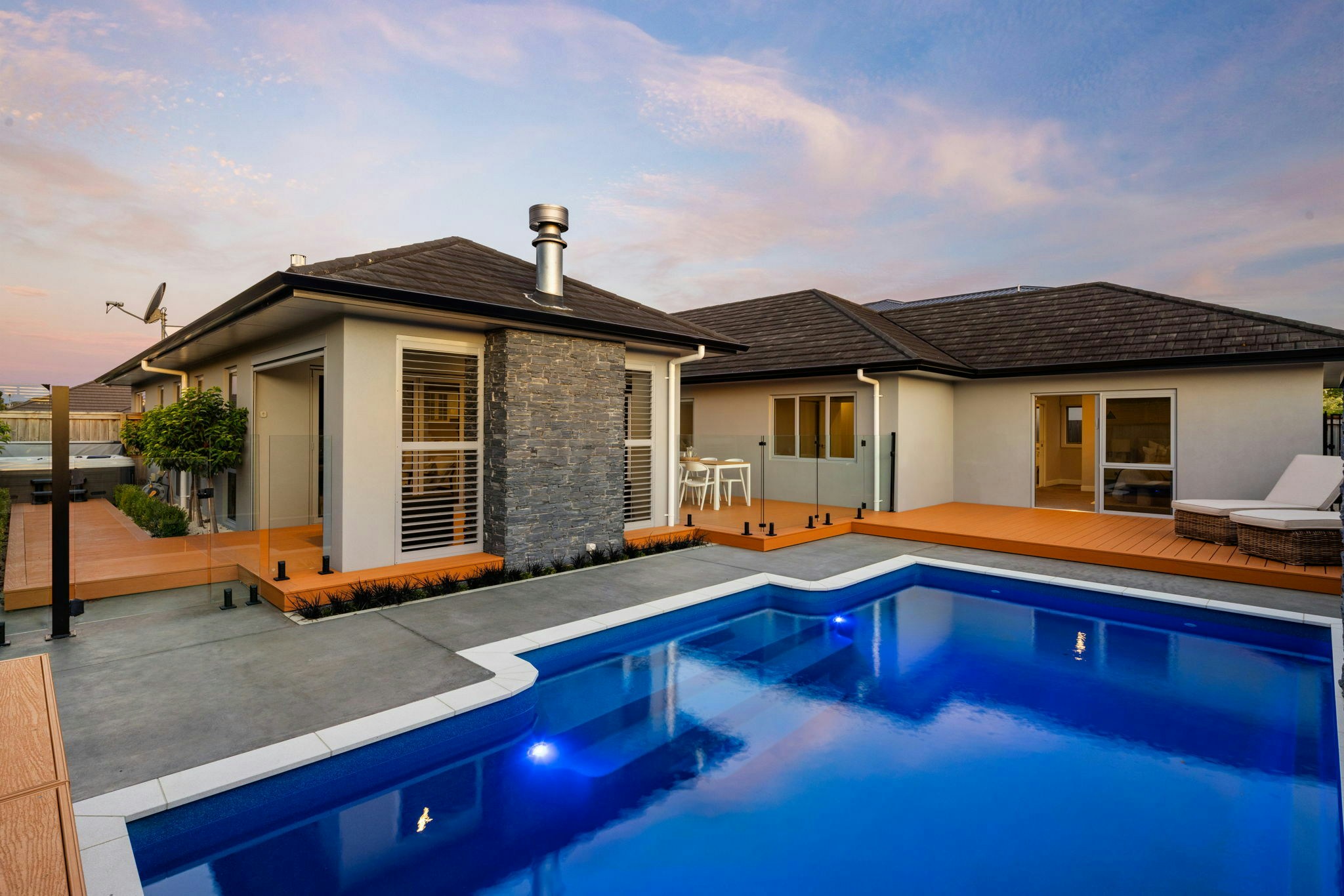 16 web or mls in House AR5 5227