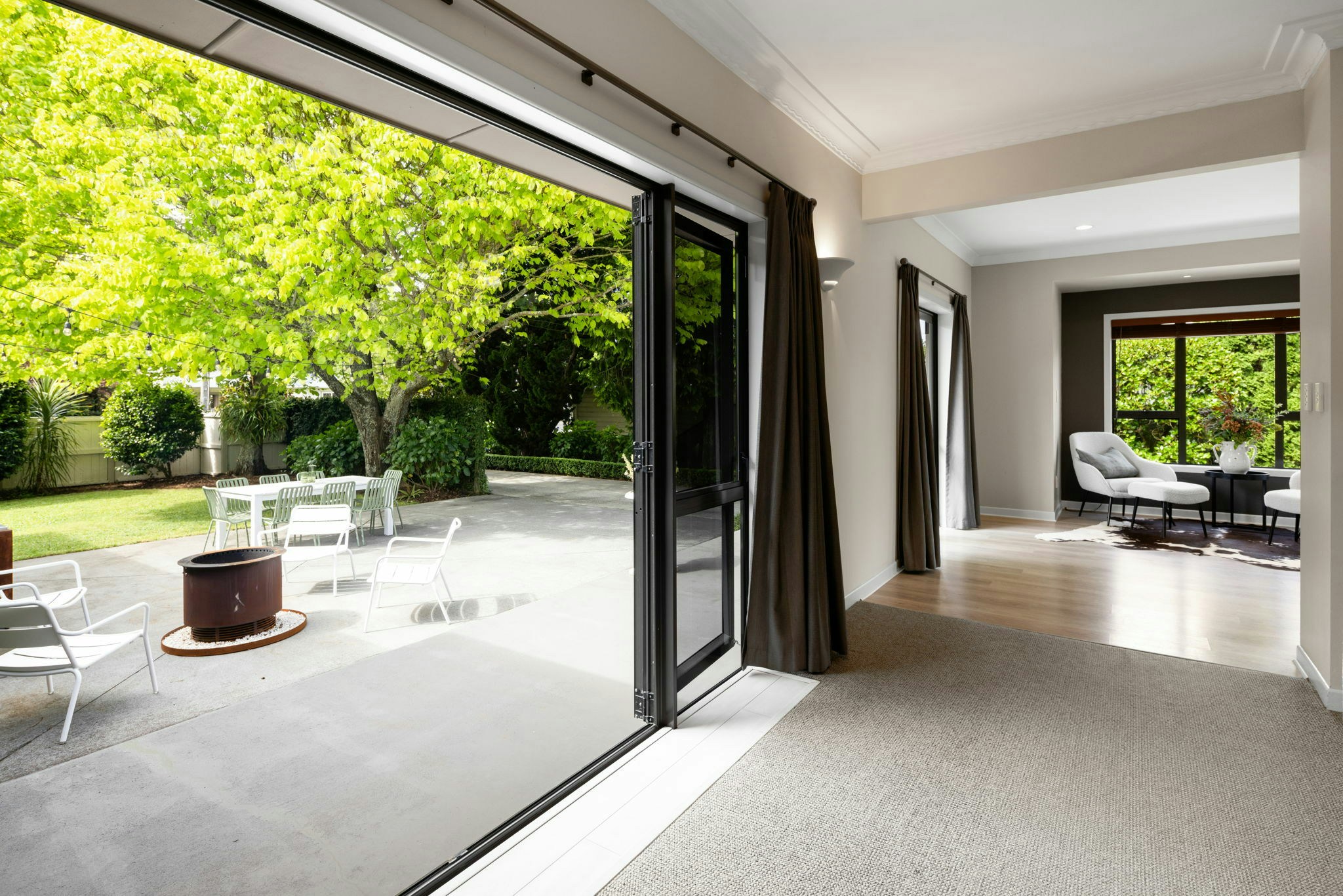 16 web or mls in House AR5 5568