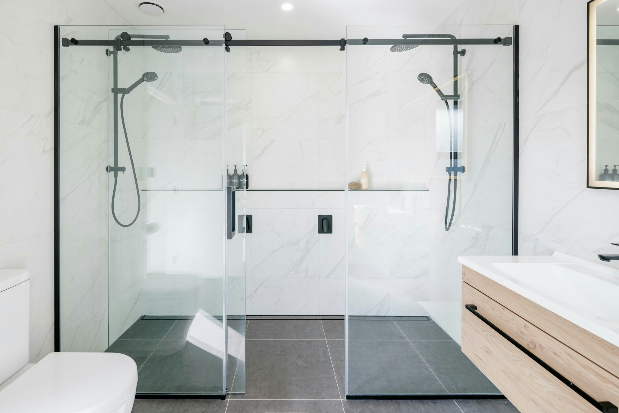 16 web or mls in House AR5 8293