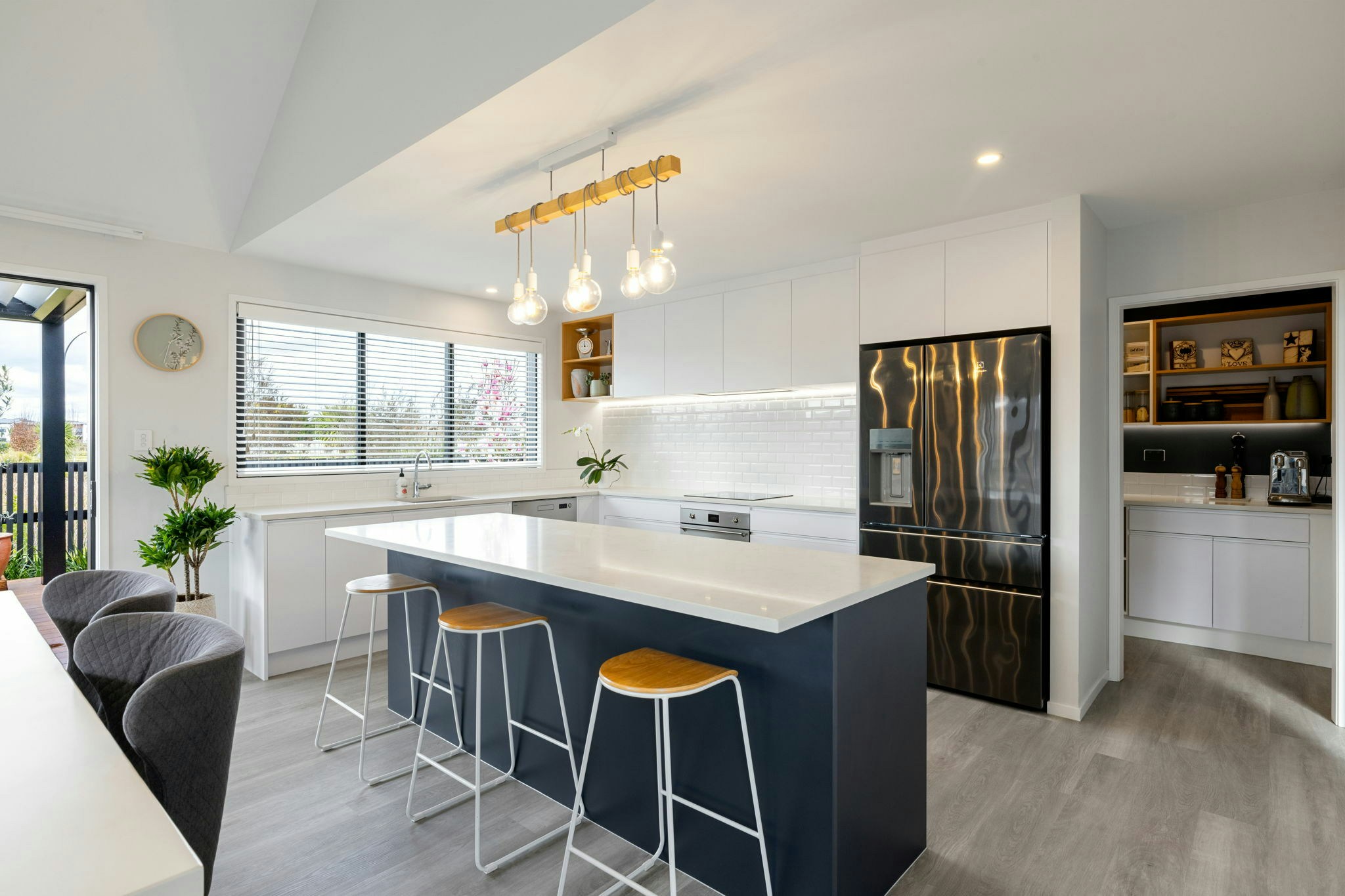 16 web or mls in House SR5 7402