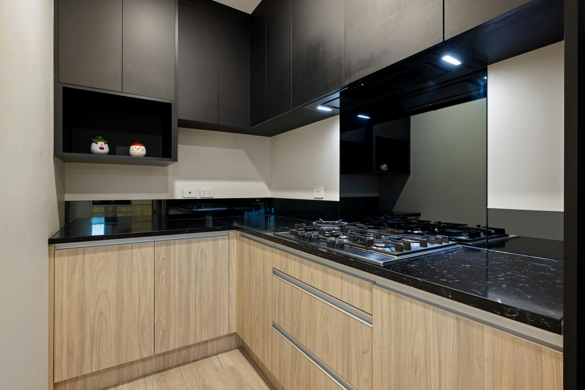 16 web or mls in House SR5 7527