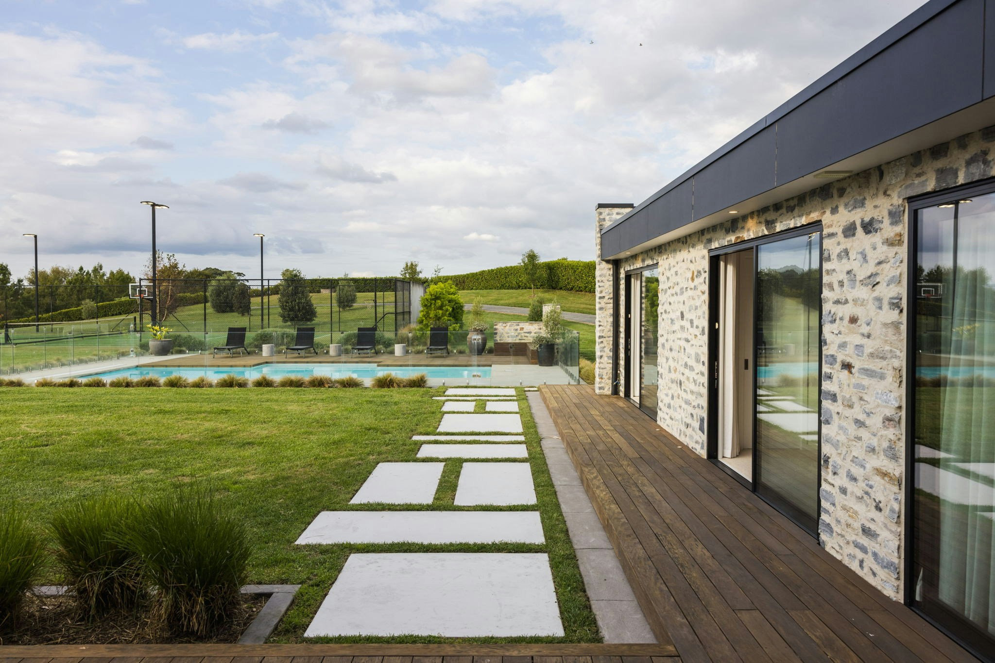 17 web or mls in House AR5 4895