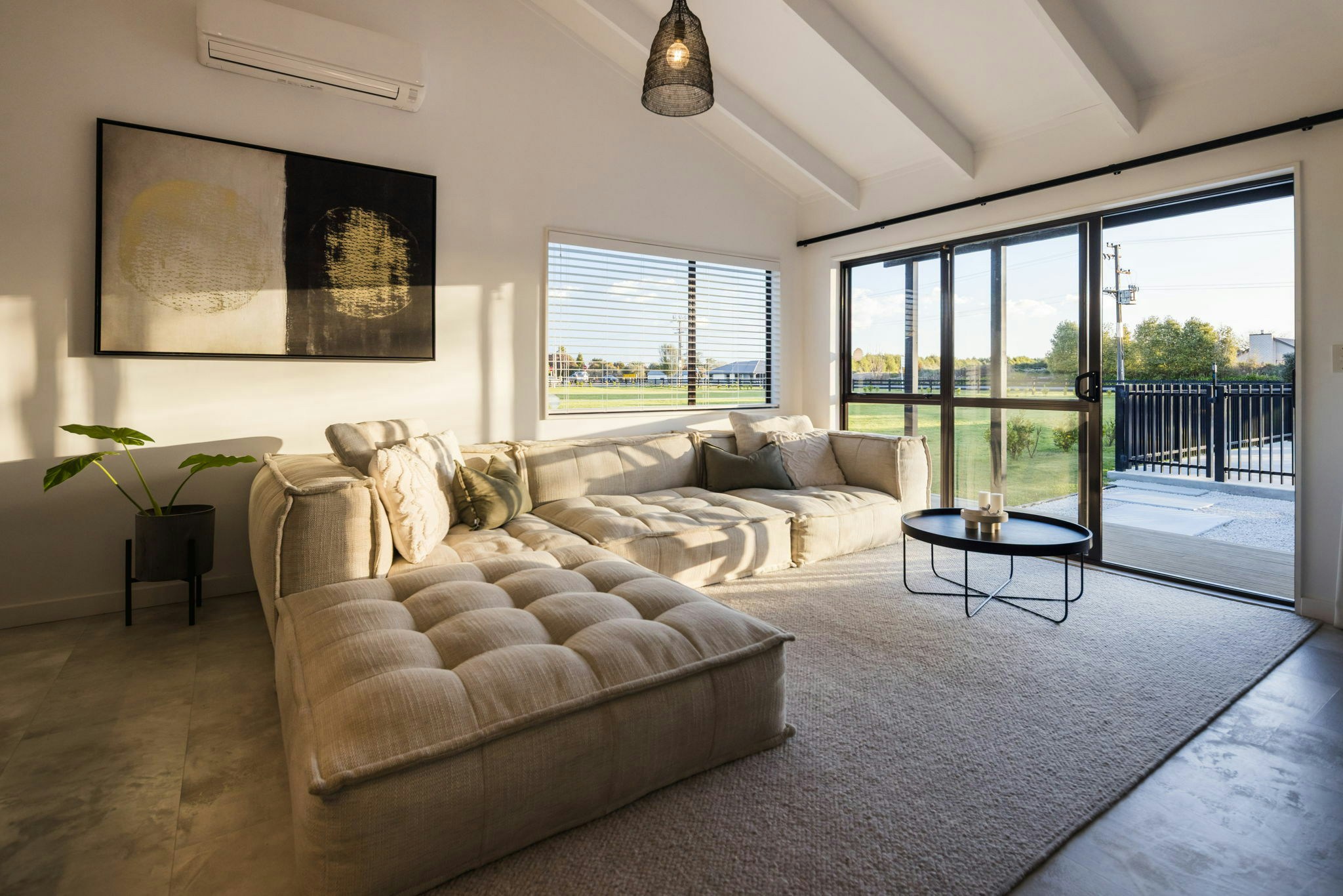 17 web or mls in House AR5 9733