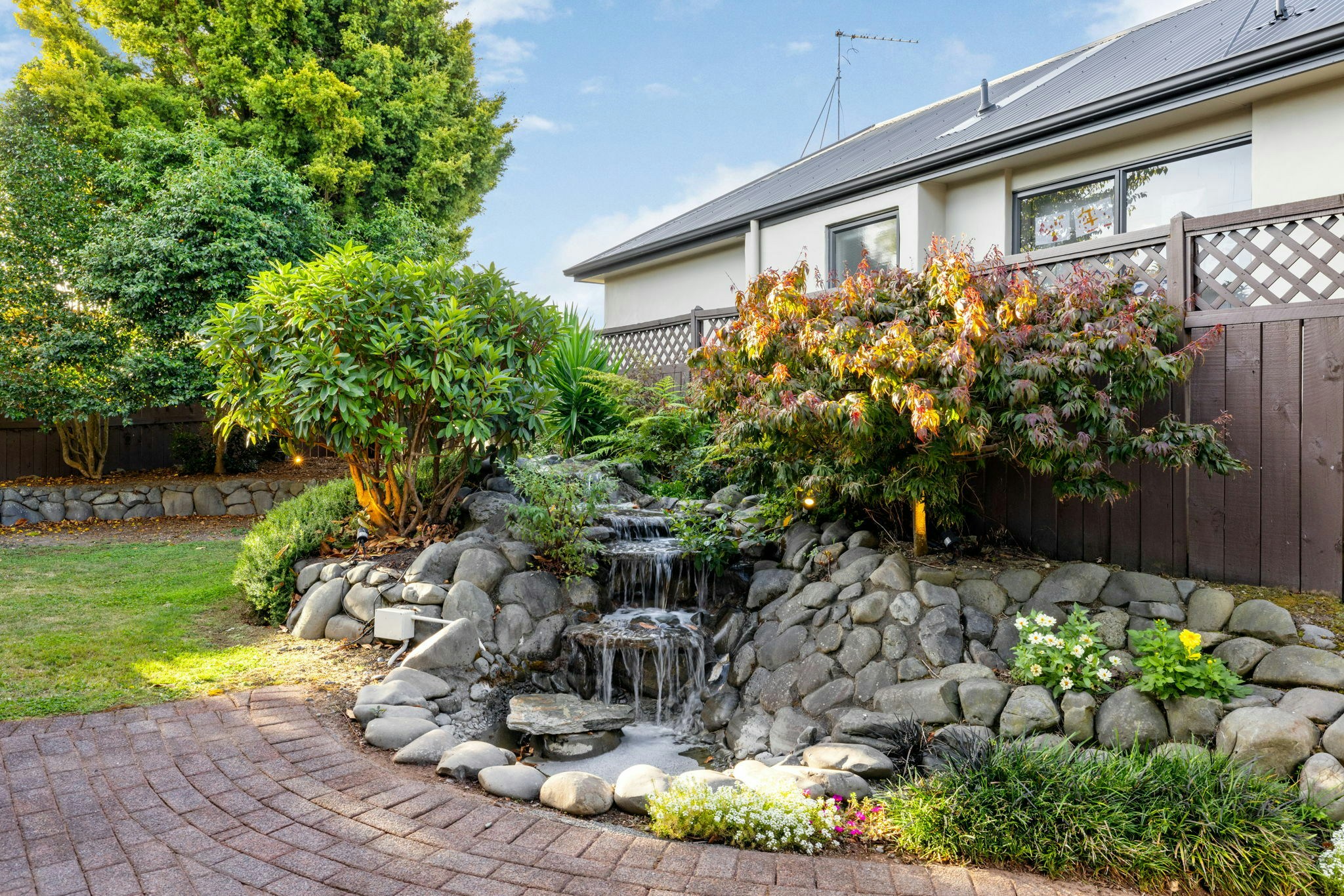 17 web or mls in House SR5 7229