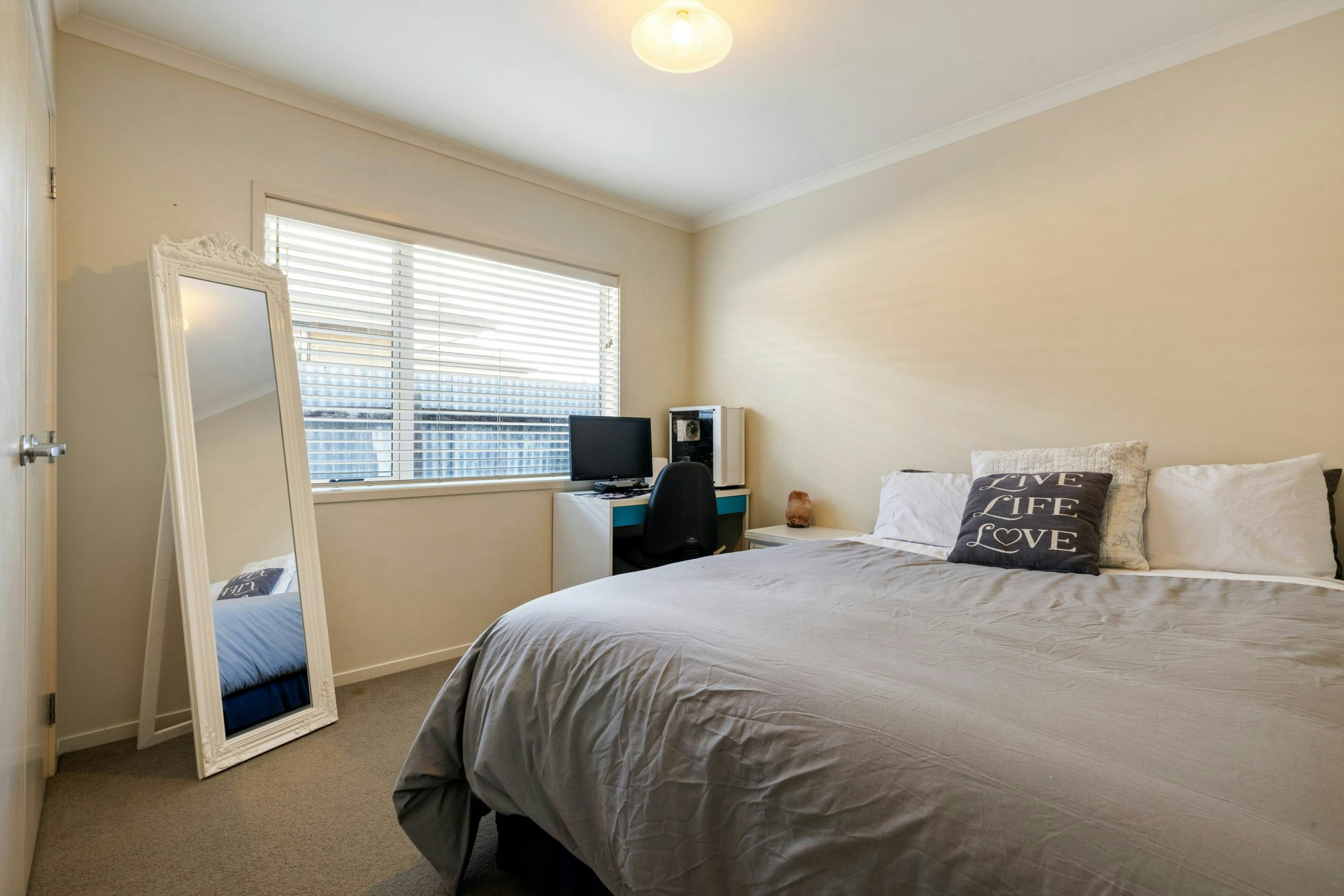 17 web or mls in House SR5 8409