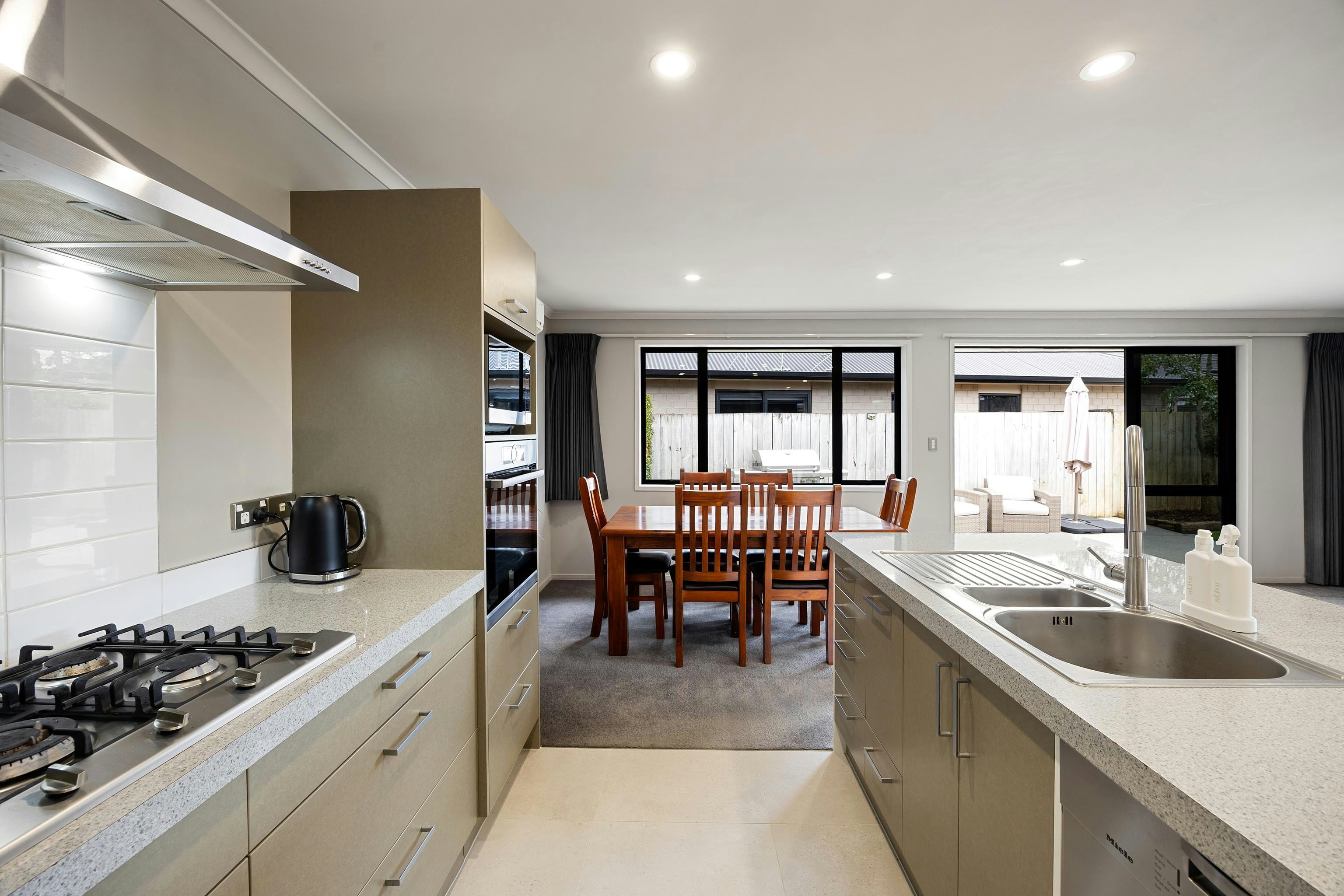 18 print in House AR0 8128