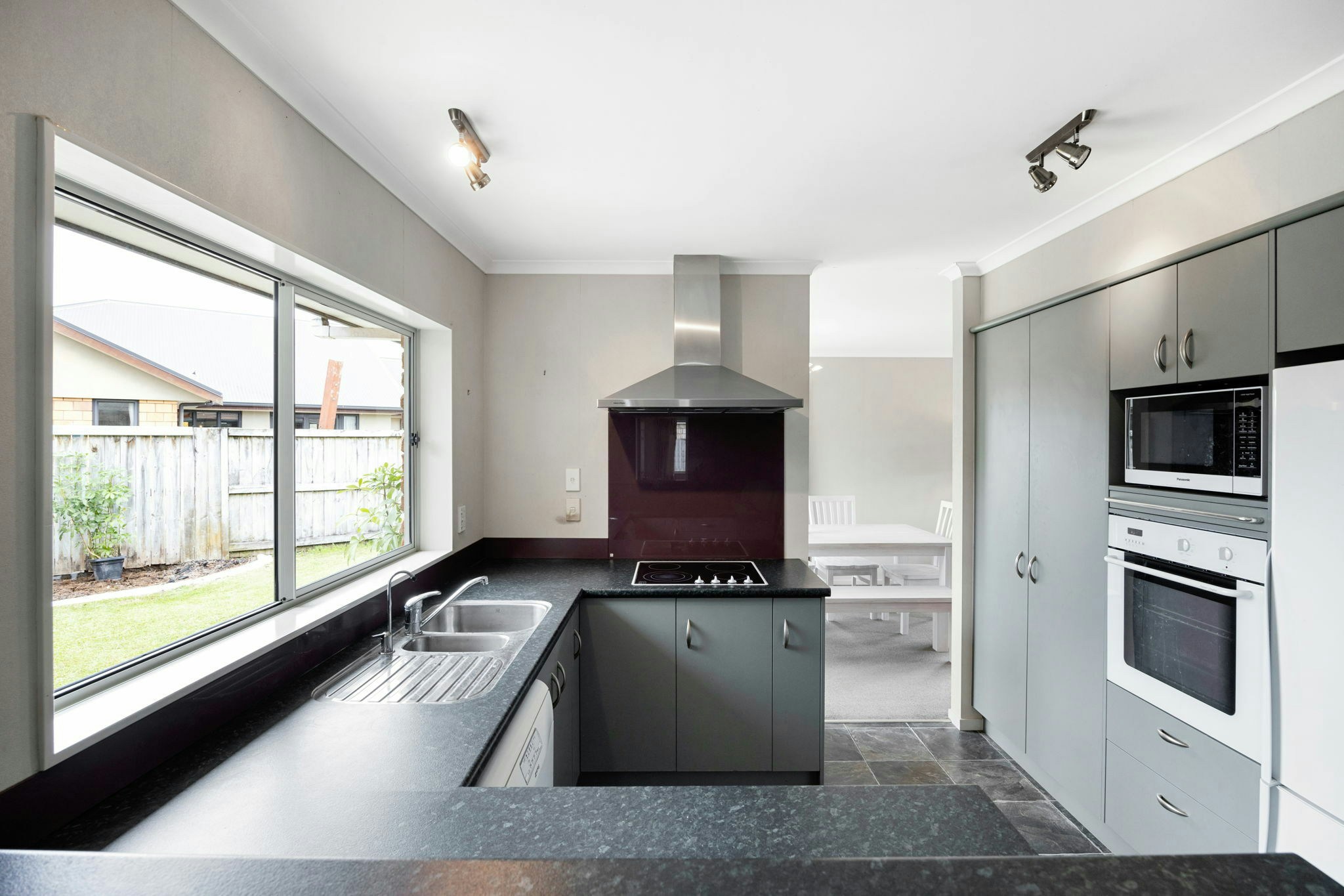 18 web or mls in House AR0 2484