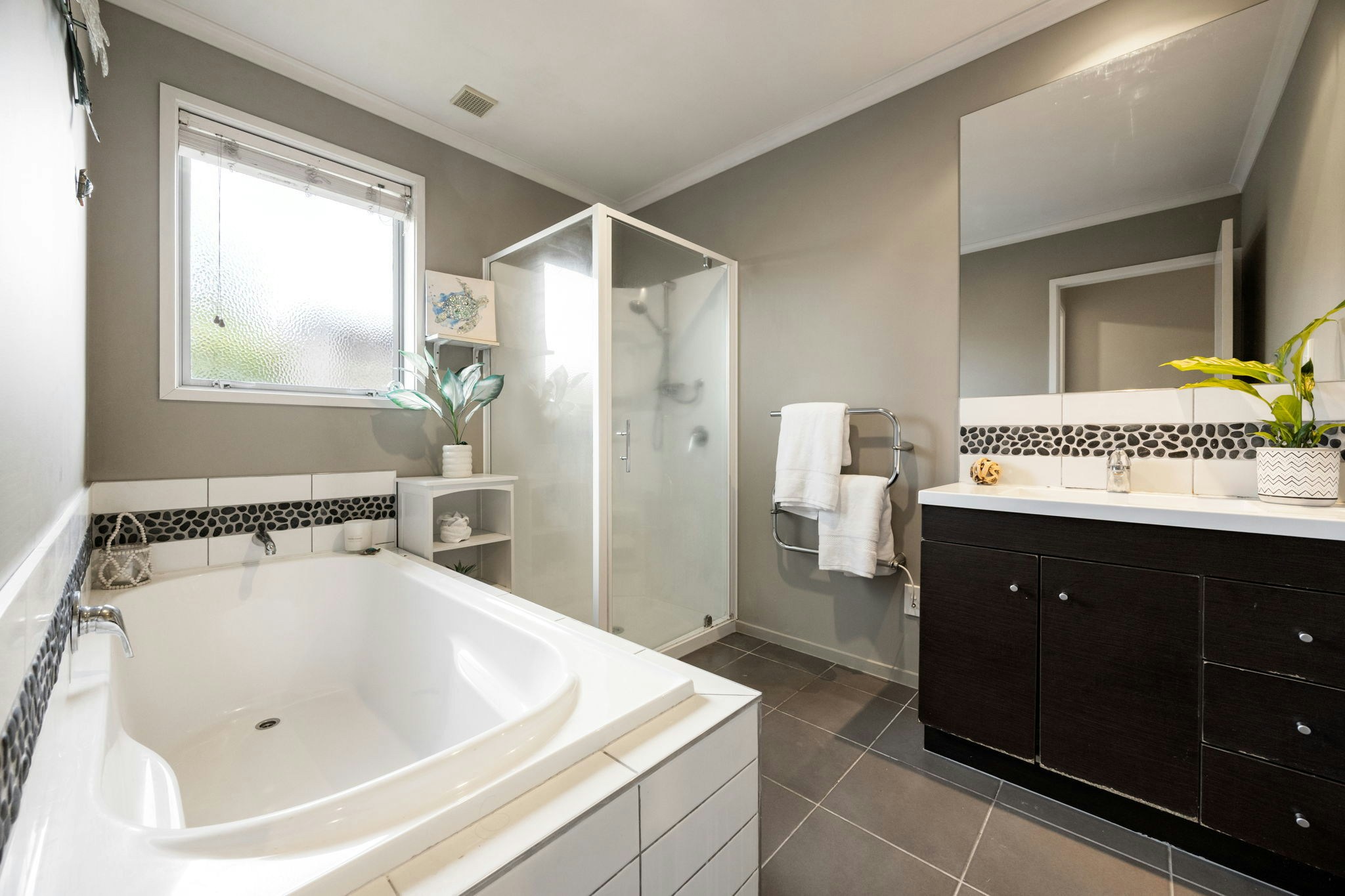 18 web or mls in House AR0 3157