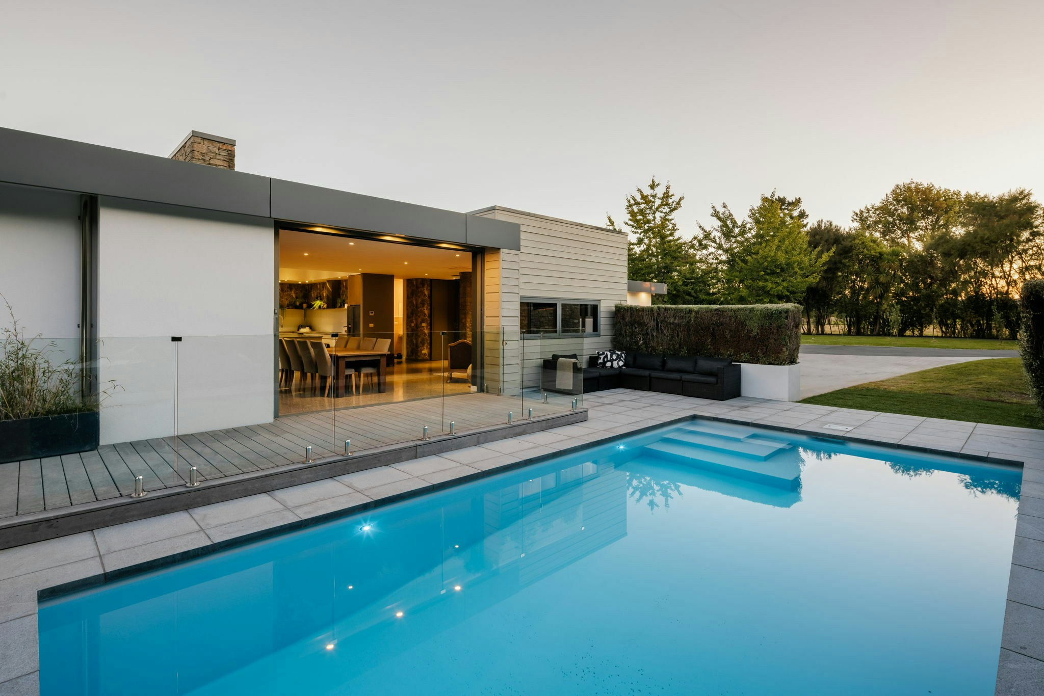 18 web or mls in House AR5 8526