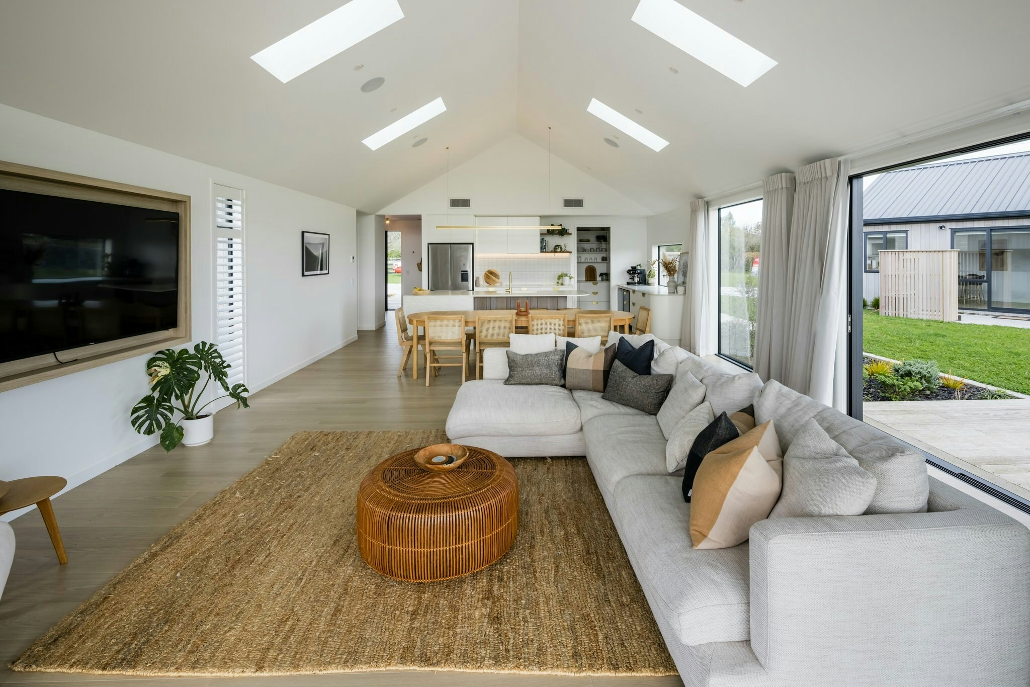 19 web or mls 18 in House AR5 1852