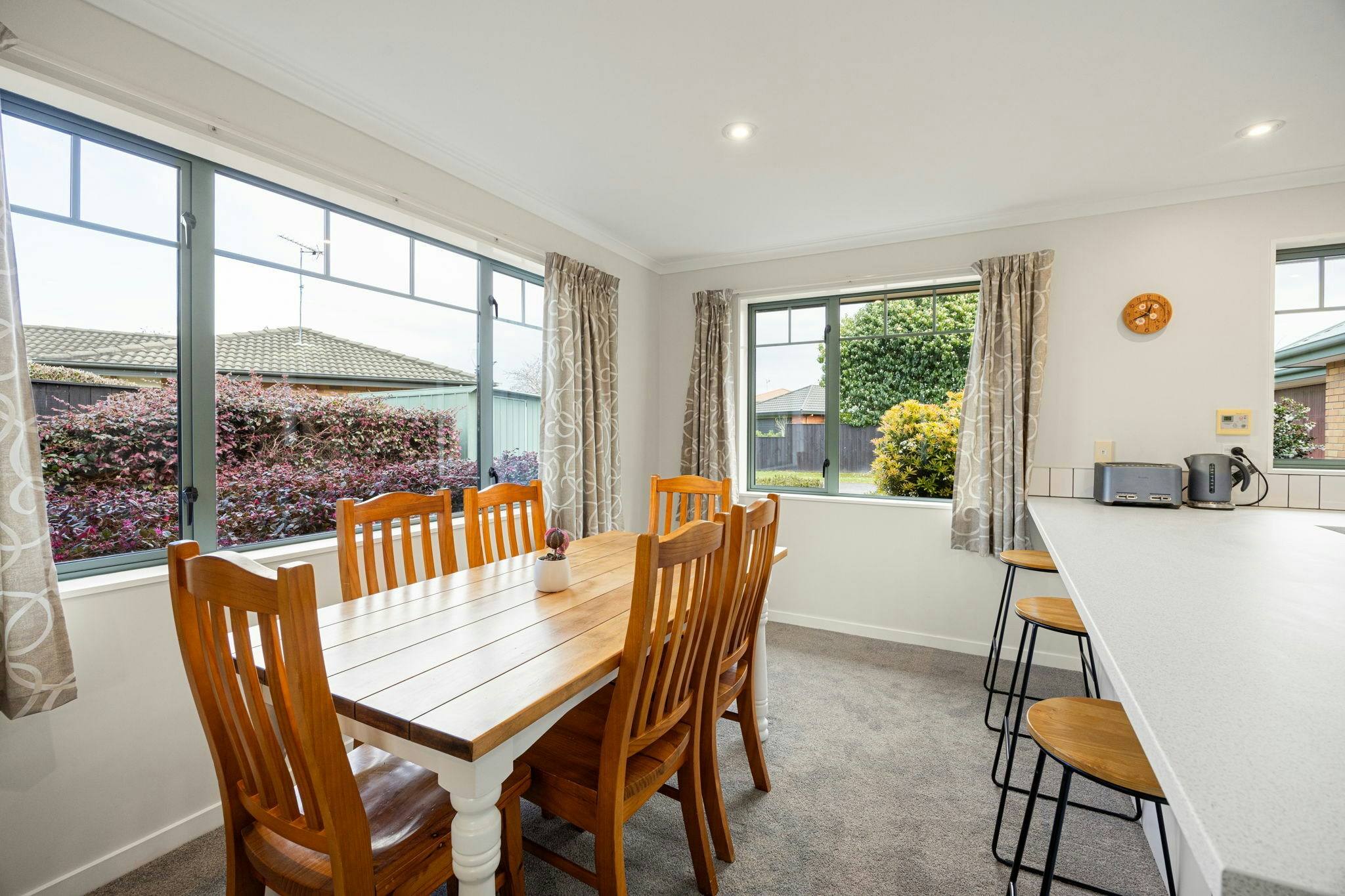 19 web or mls in House AR0 2711