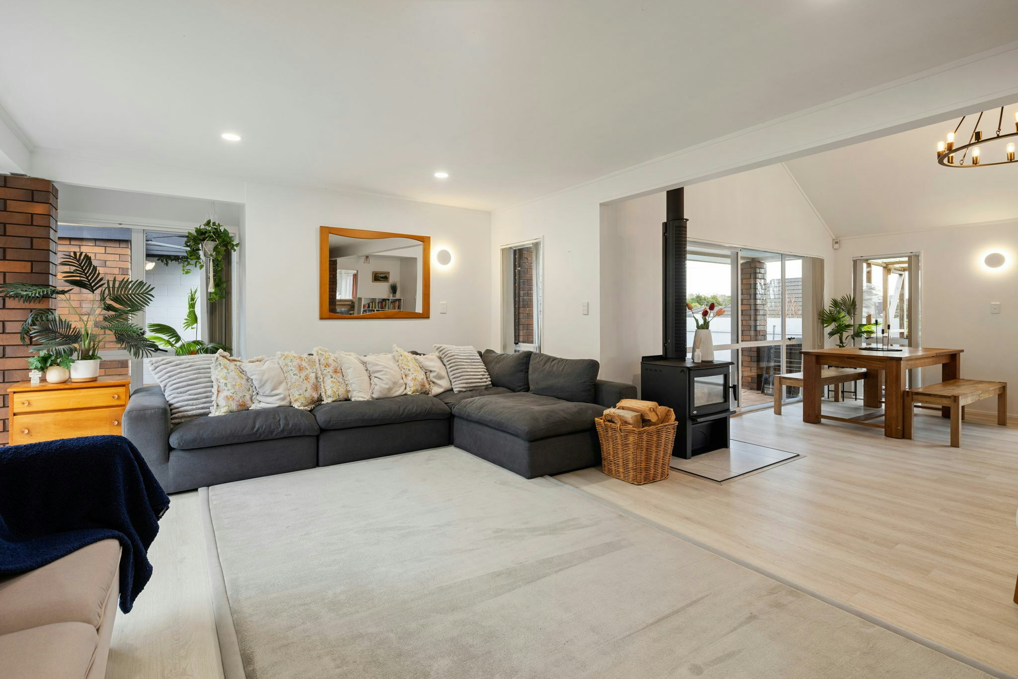 19 web or mls in House AR5 9739