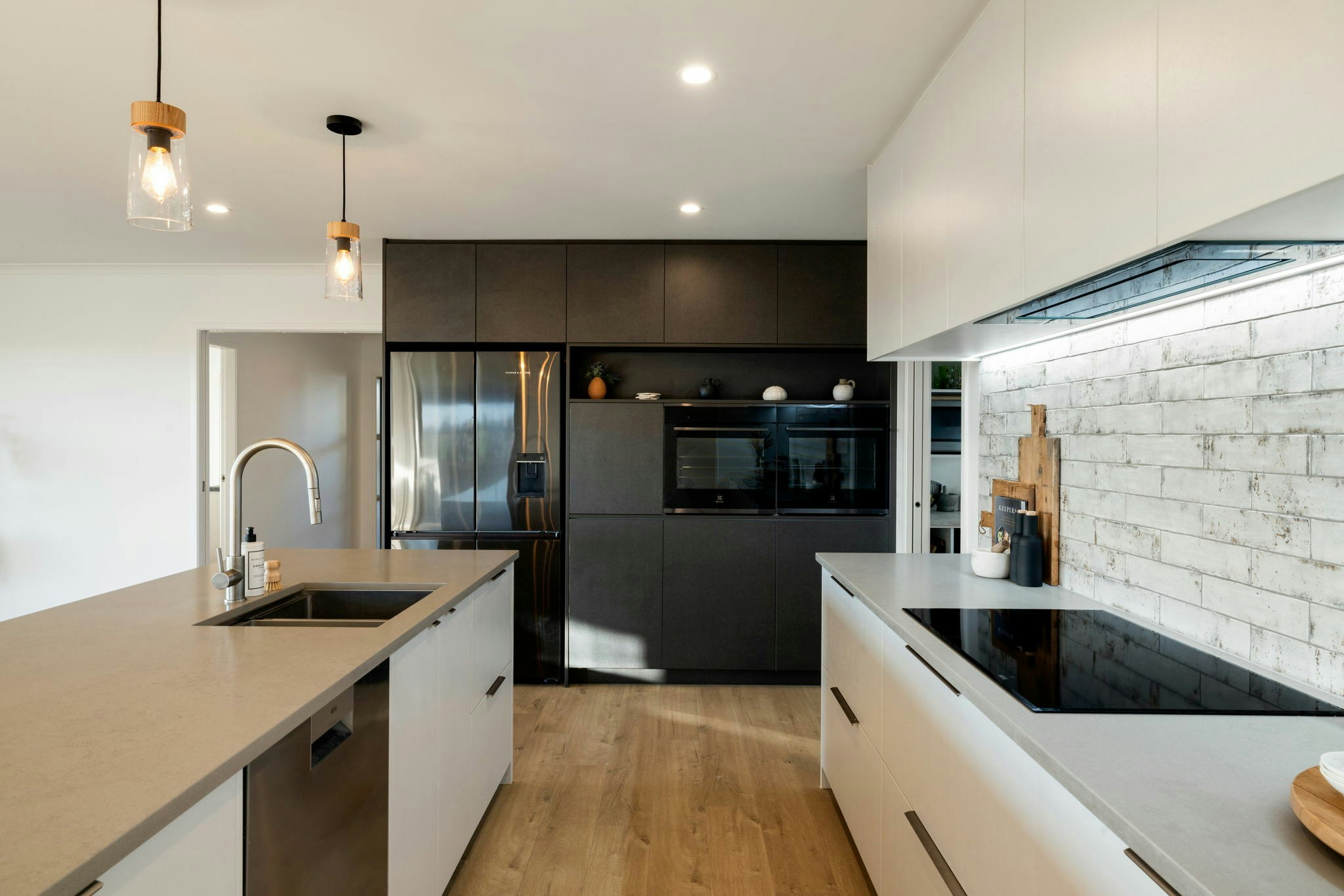 19 web or mls in House SR5 0859