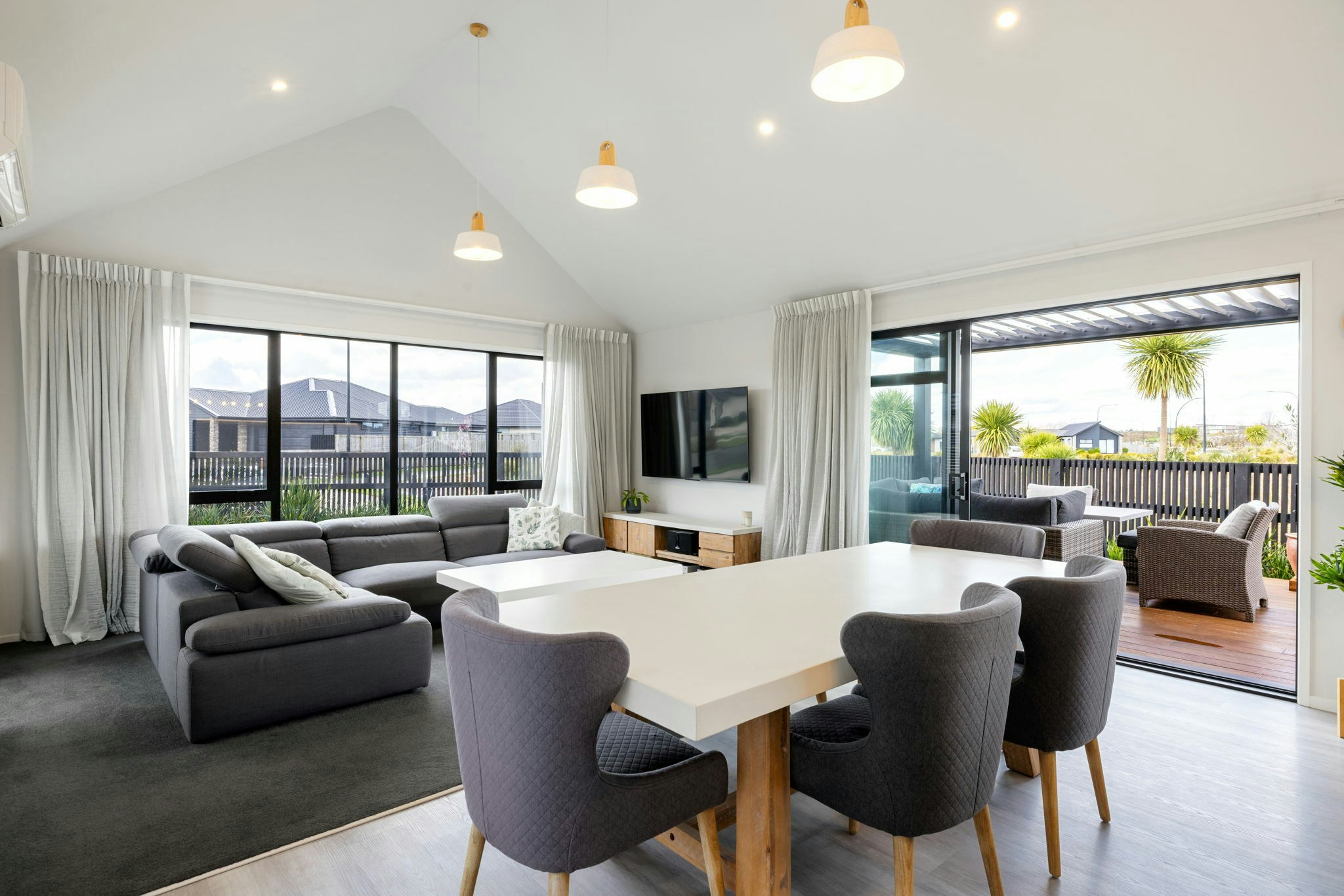 19 web or mls in House SR5 7417