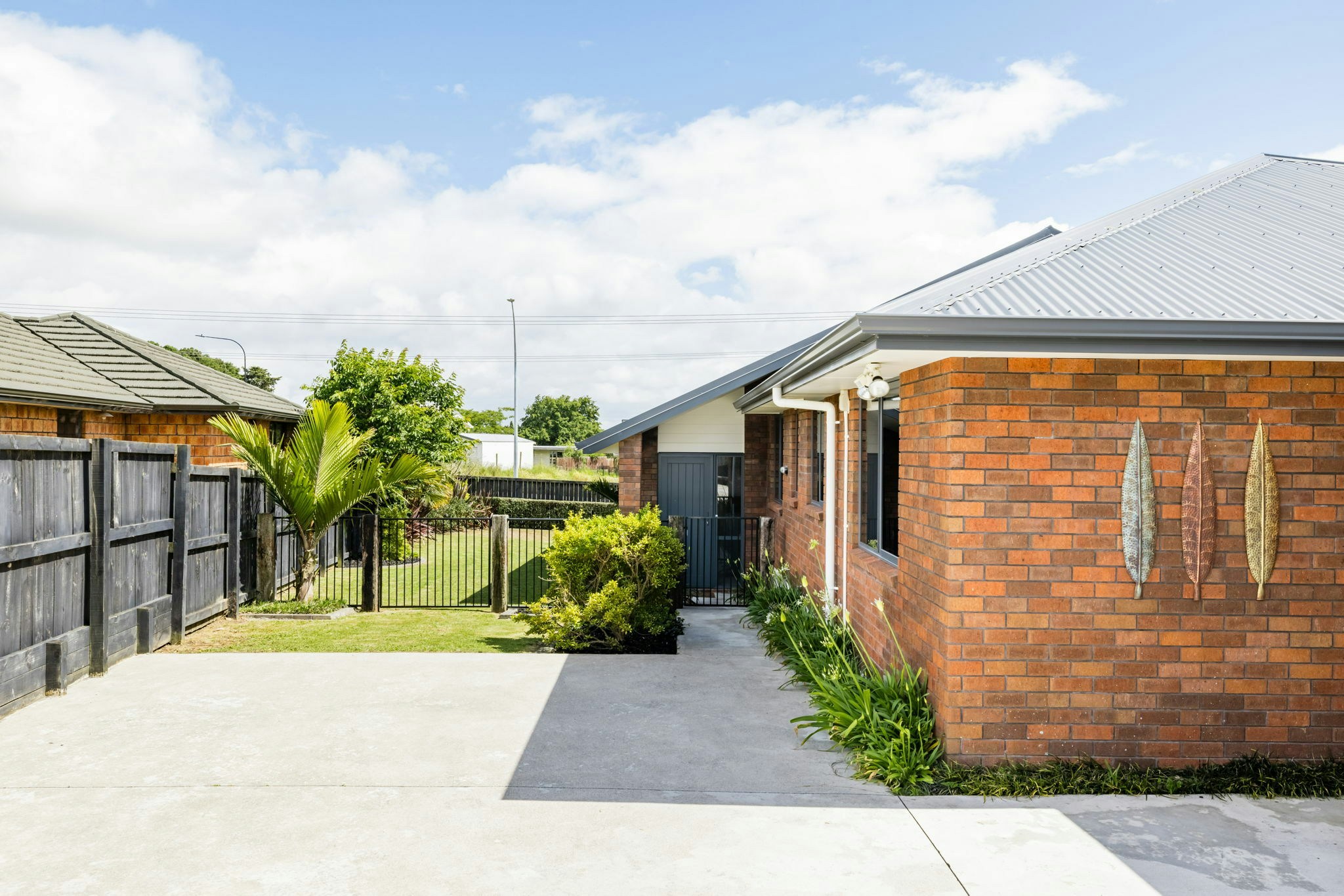 2 web or mls 22 inhouse sr5 4956