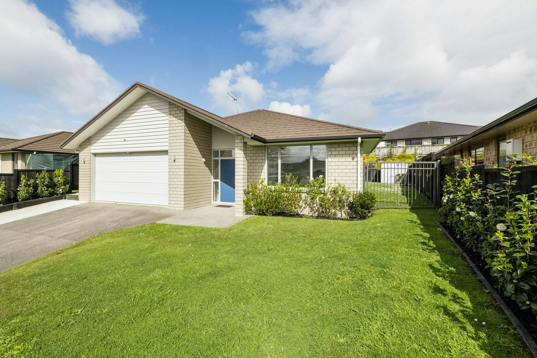 2 web or mls 4 in House SR5 9634