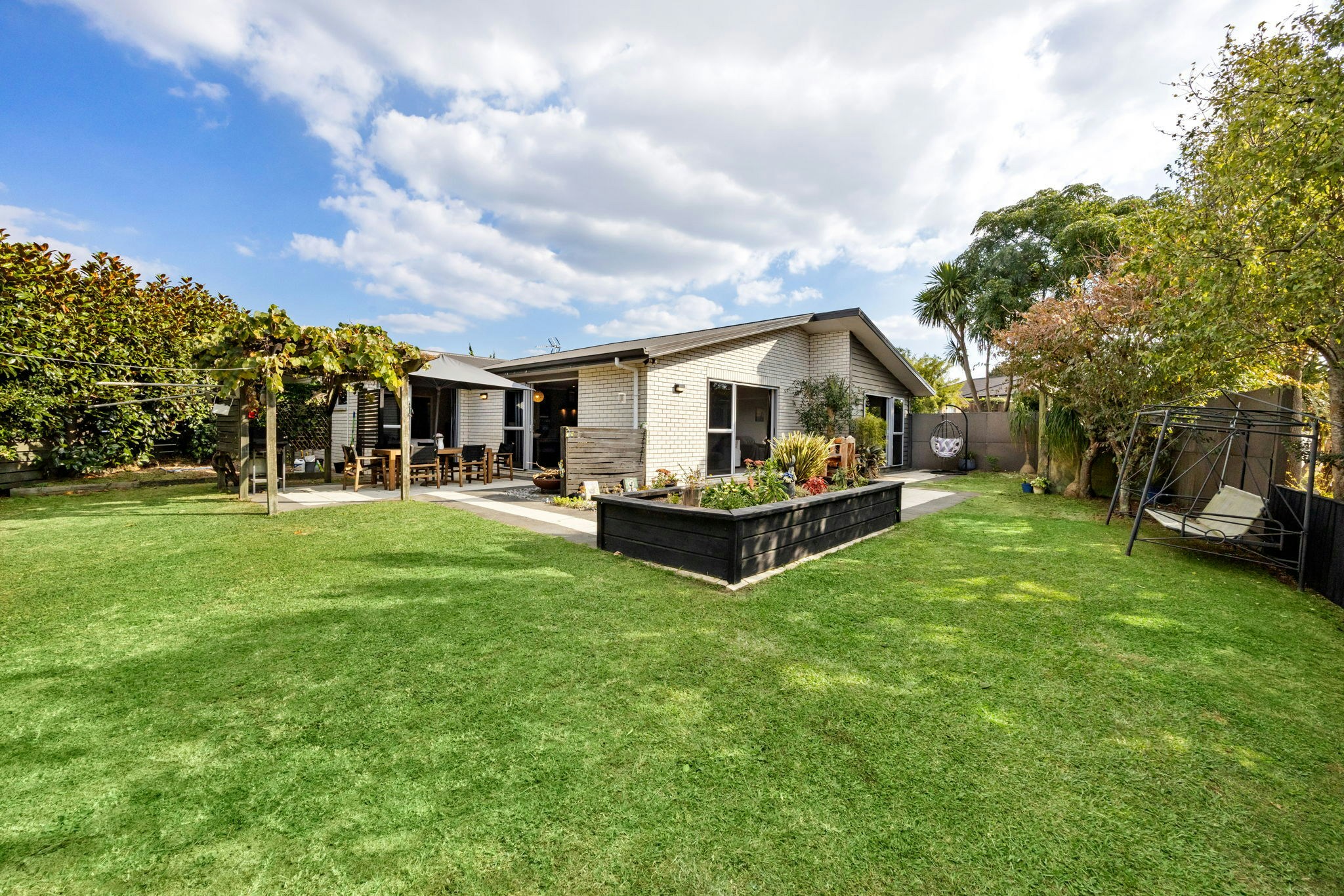 2 web or mls in House AR0 3047