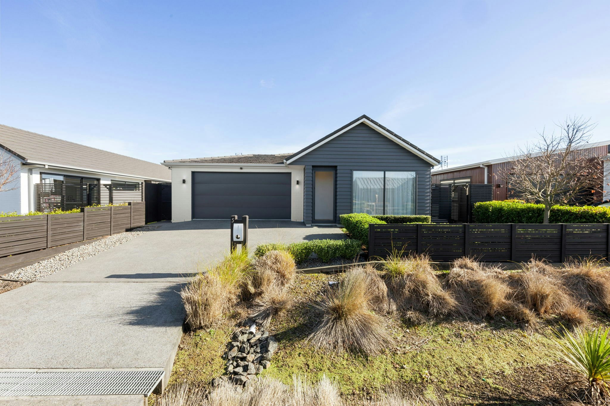 2 web or mls in House AR0 8324