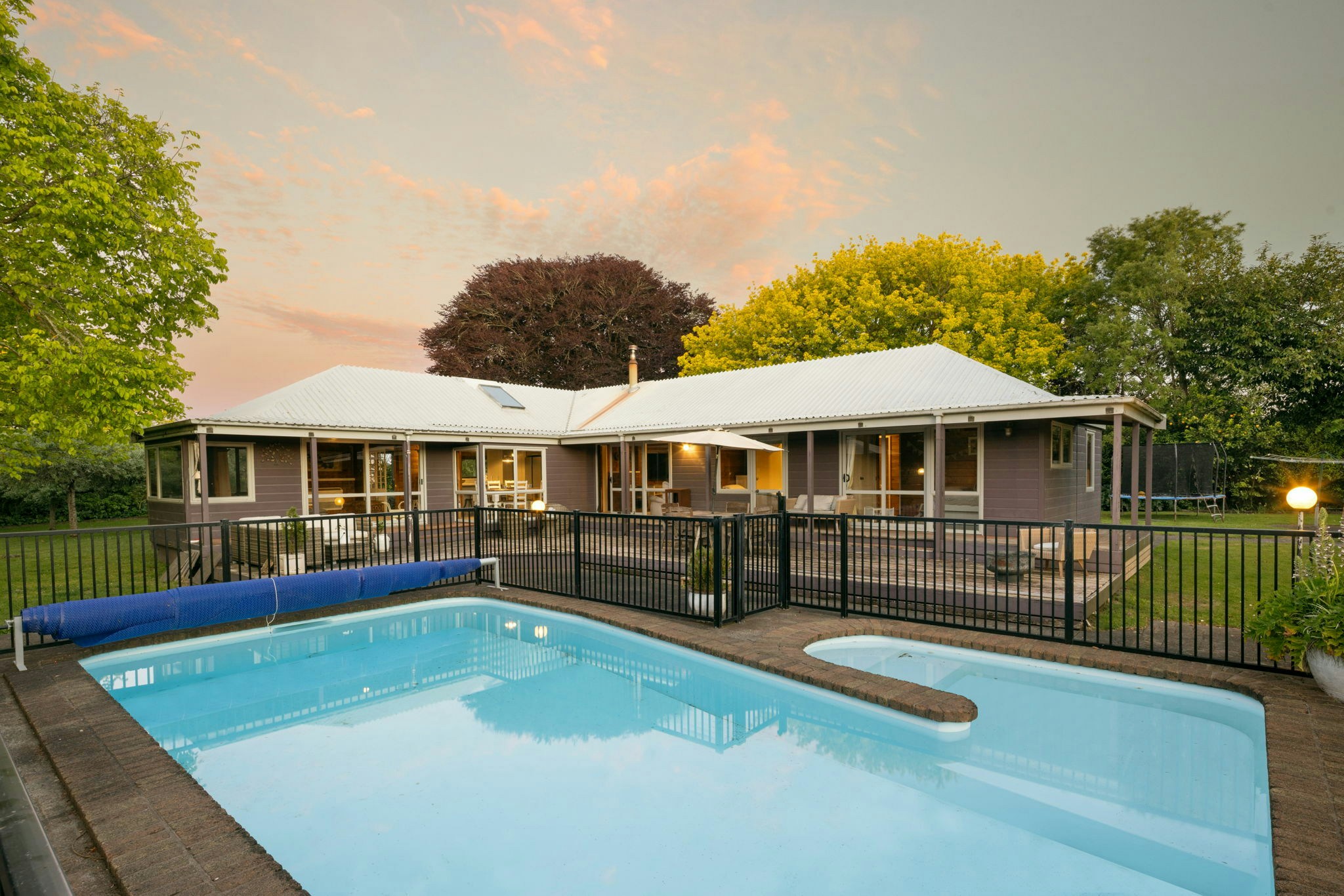 2 web or mls in House AR5 0262