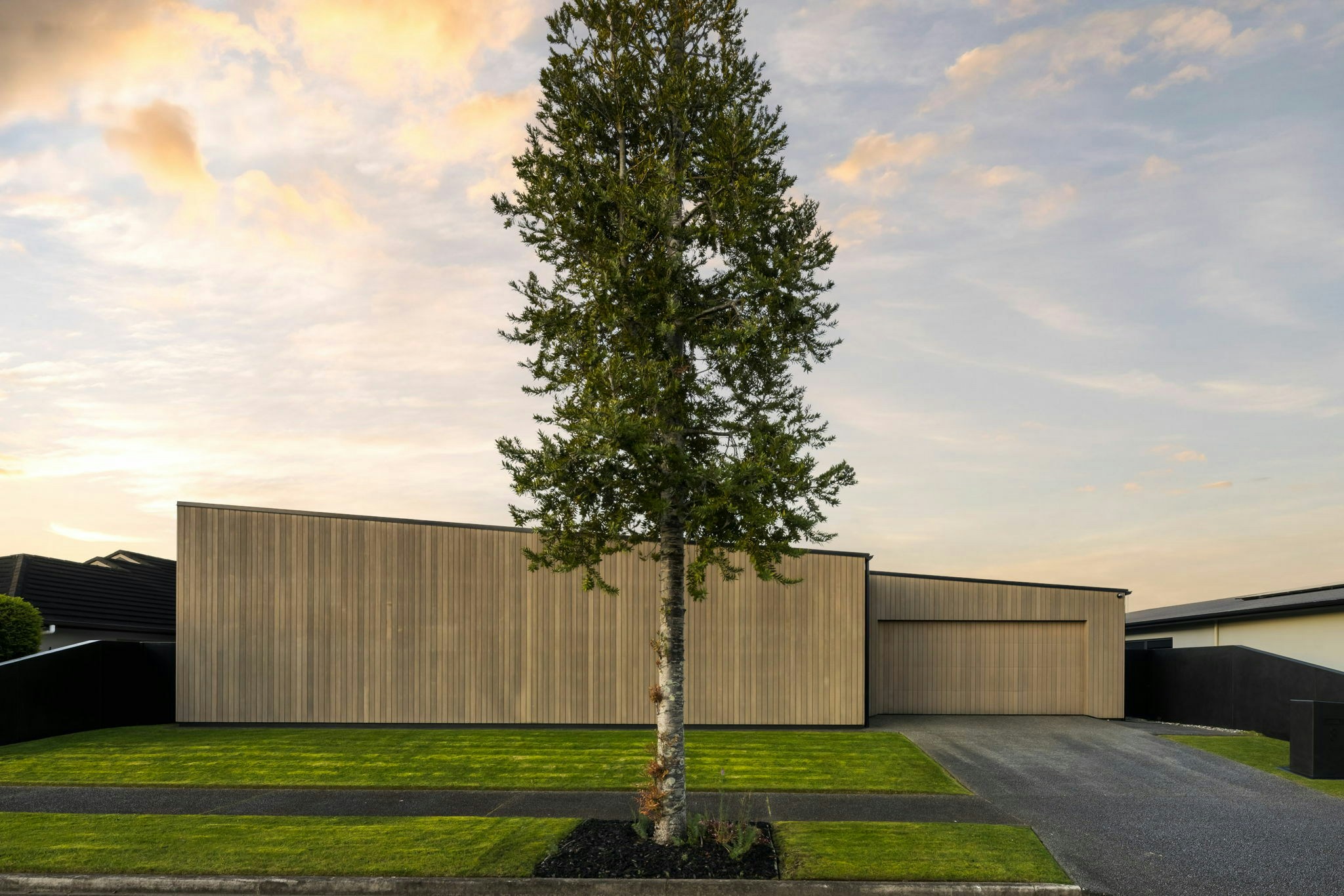 2 web or mls in House AR5 1030