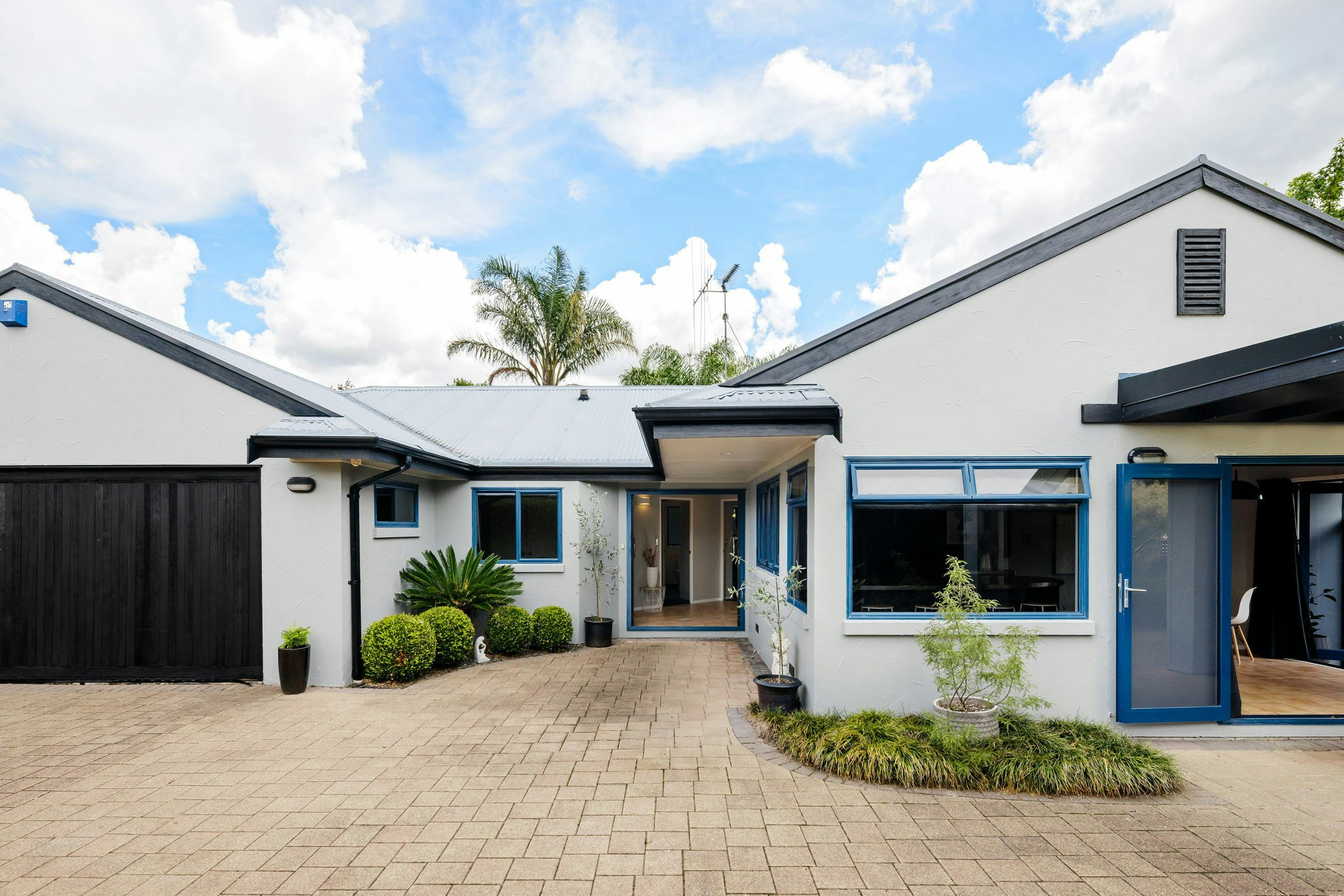 2 web or mls in House AR5 2555