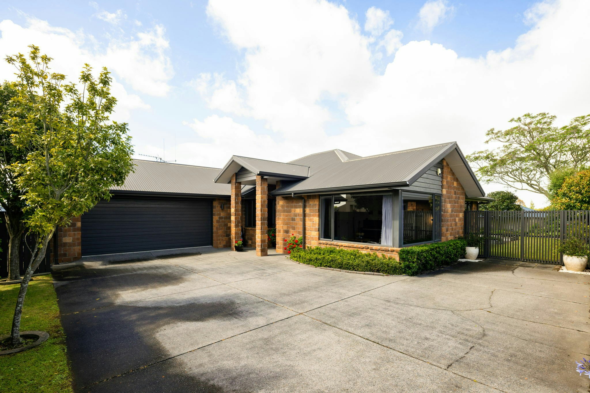 2 web or mls in House AR5 5273