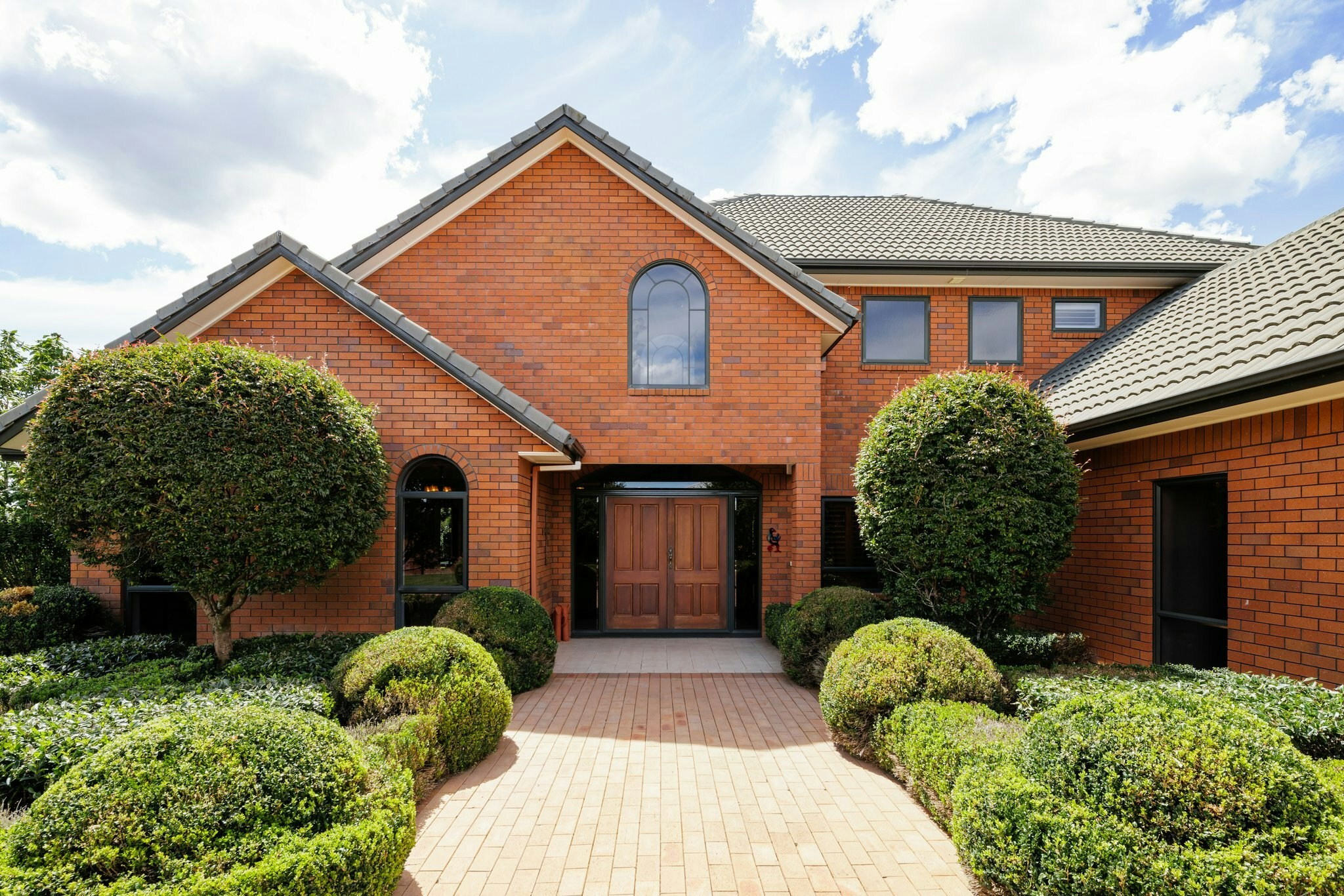 2 web or mls in House AR5 7210