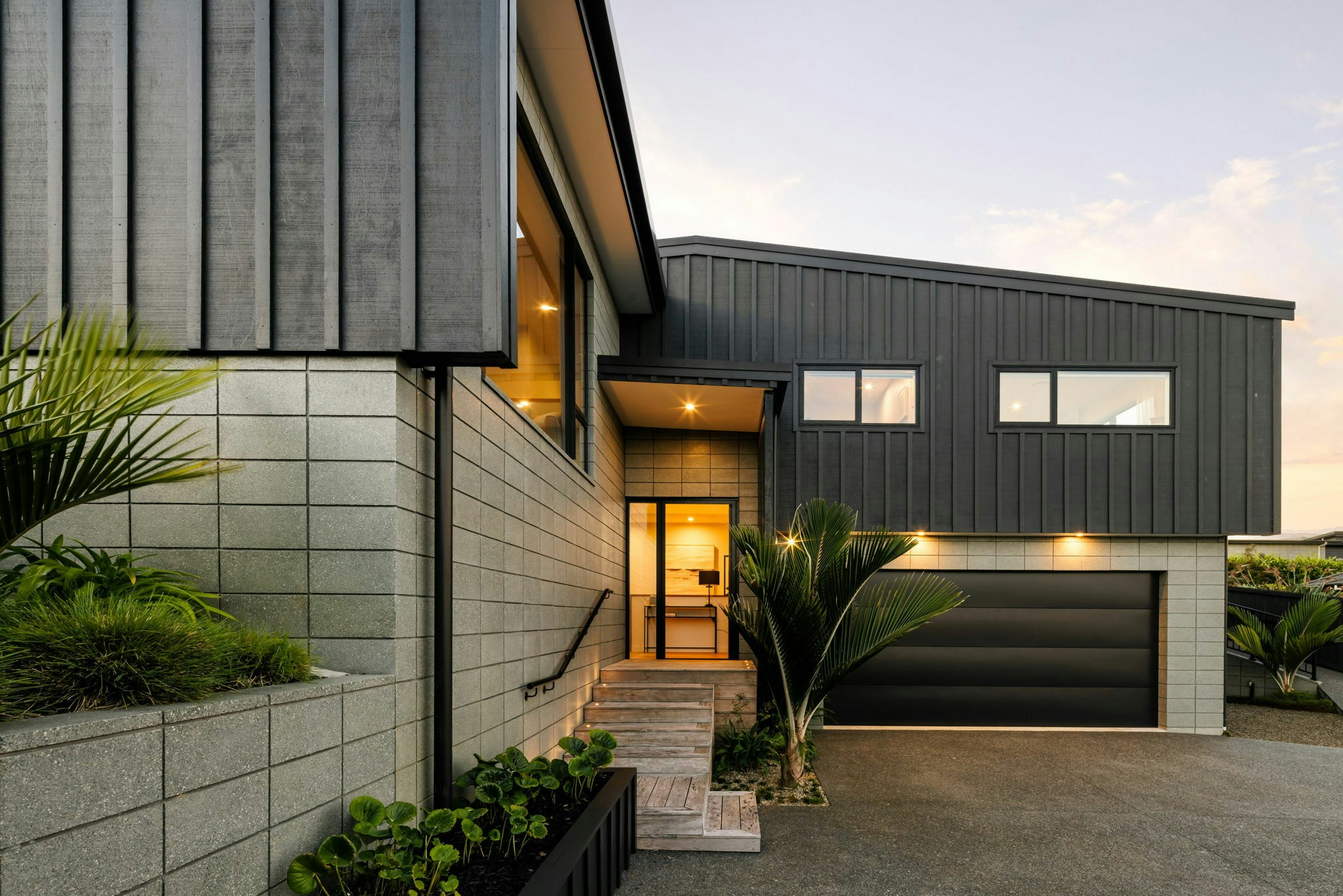 2 web or mls in House AR5 7453