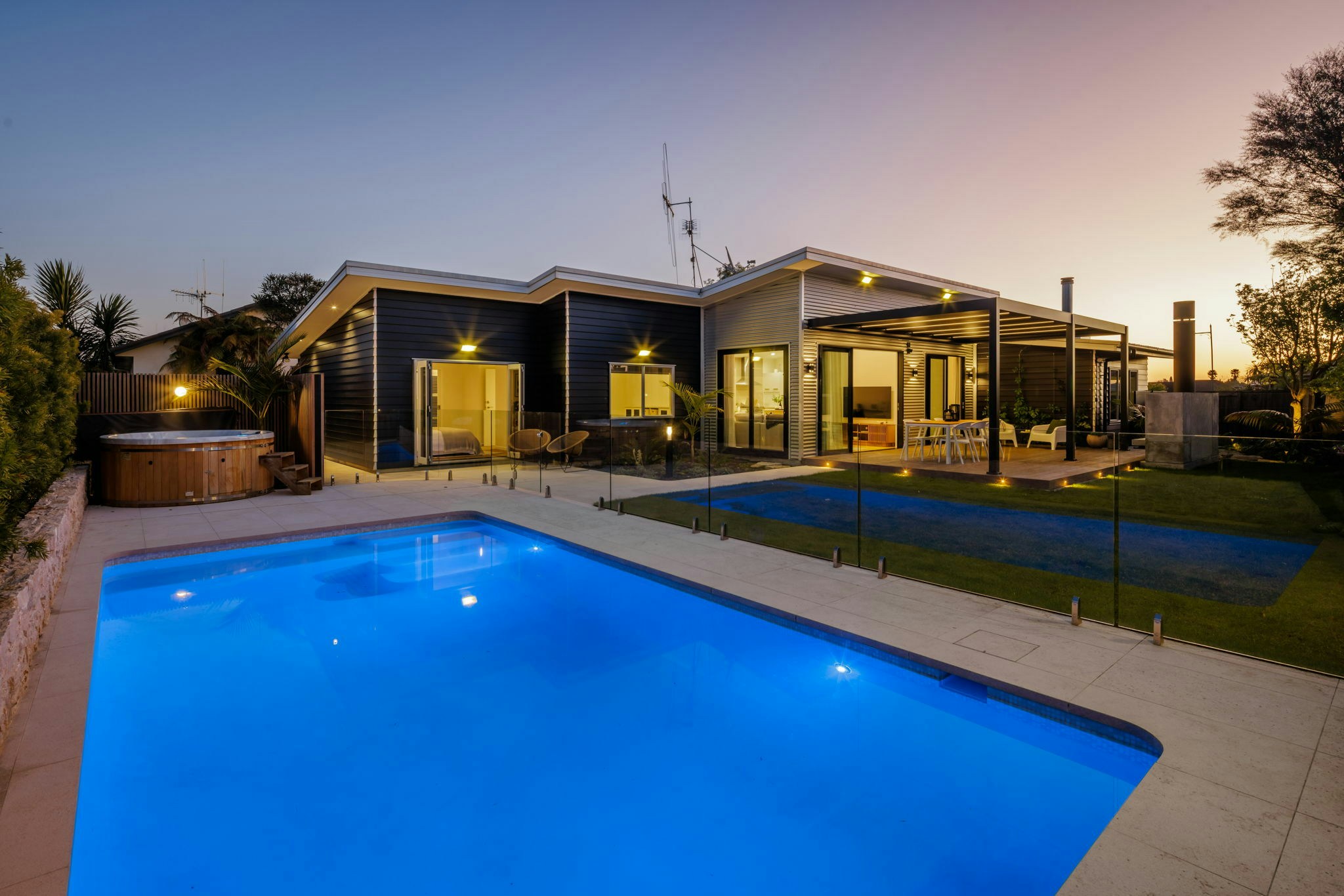 2 web or mls in House AR5 8046