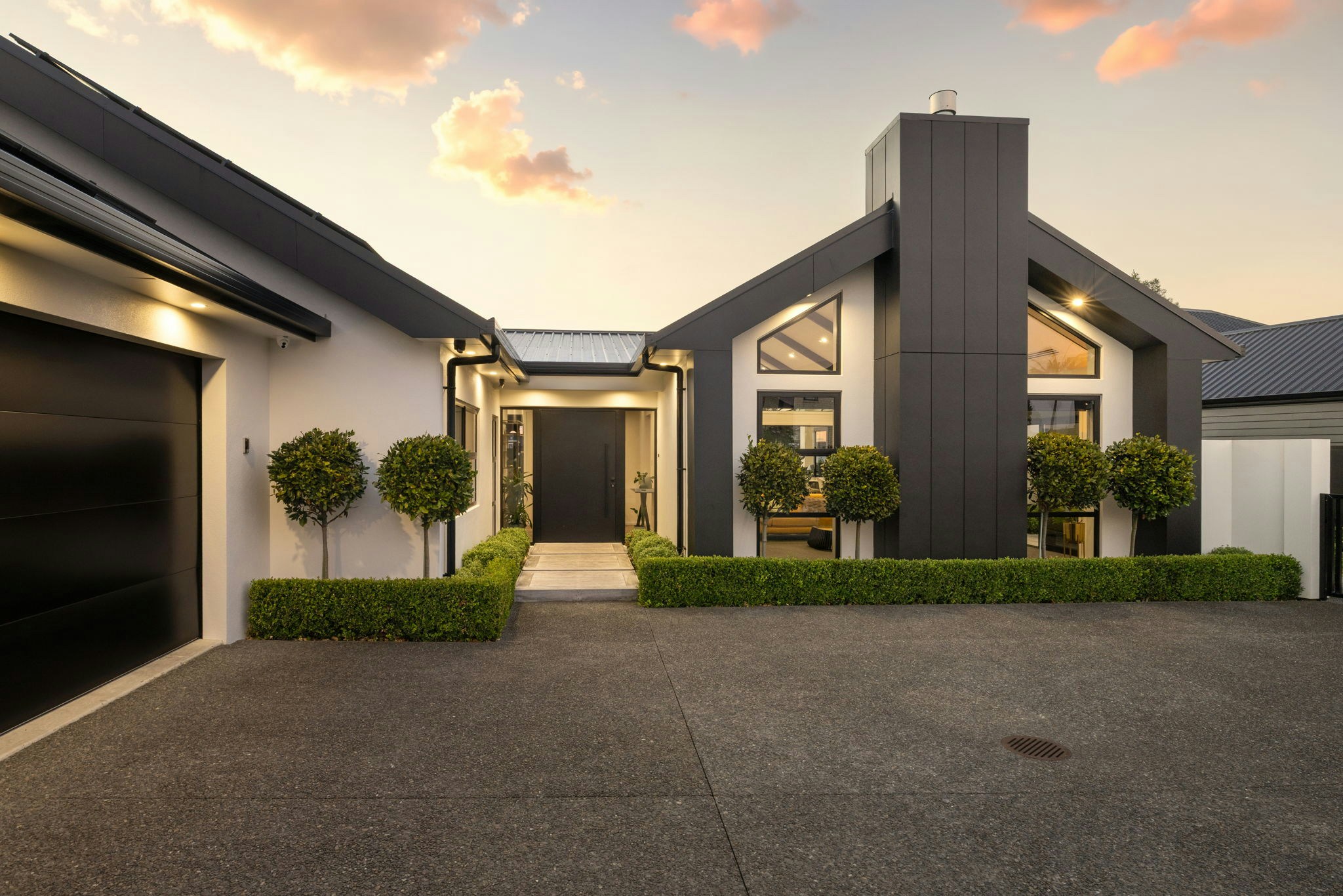 2 web or mls in House SR5 1975