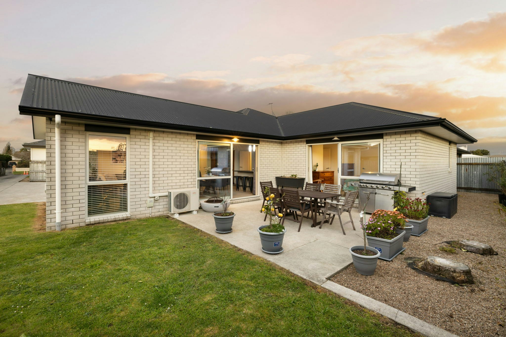 2 web or mls in House SR5 8698