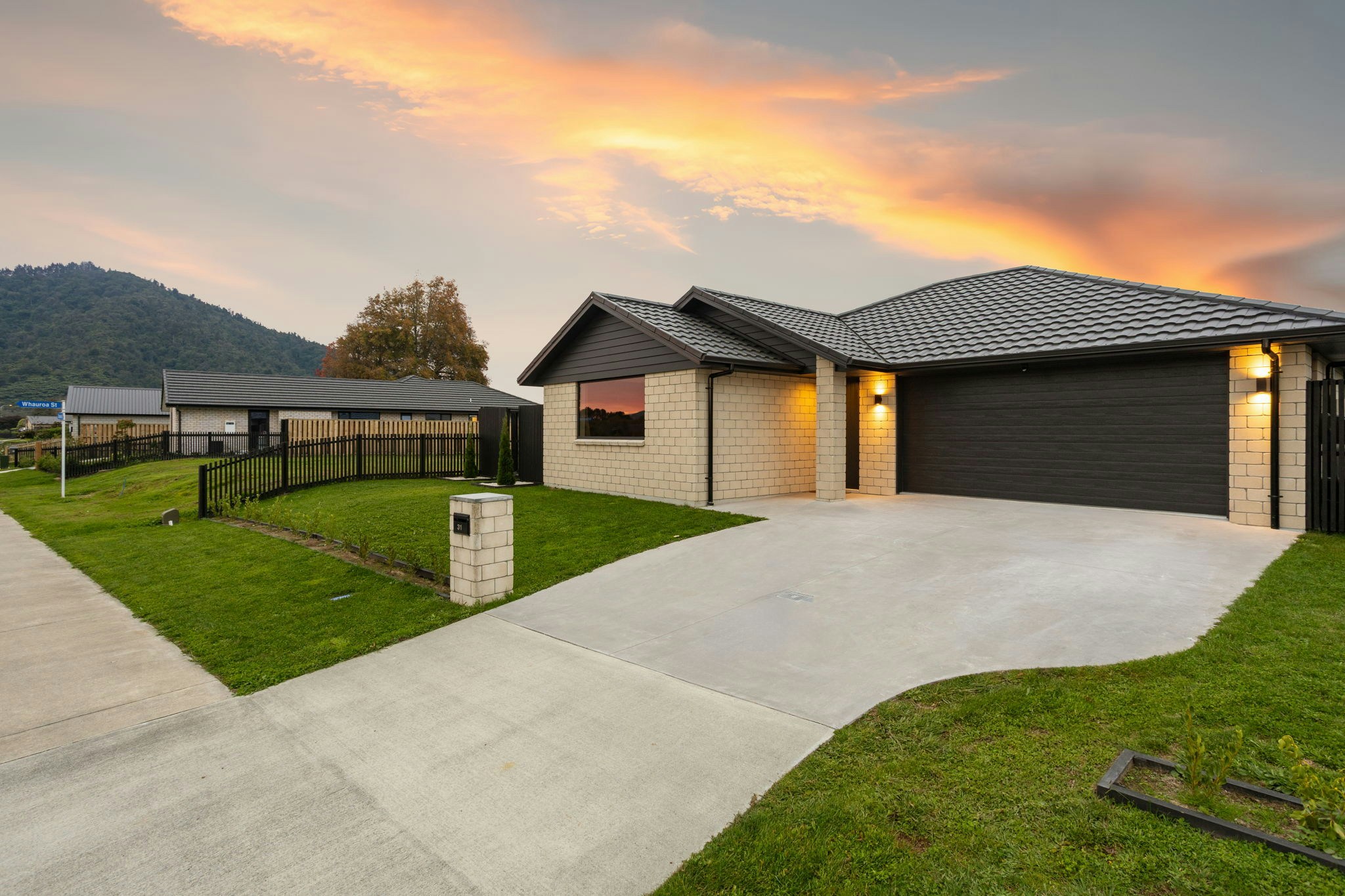 2 web or mls in House SR6 3027