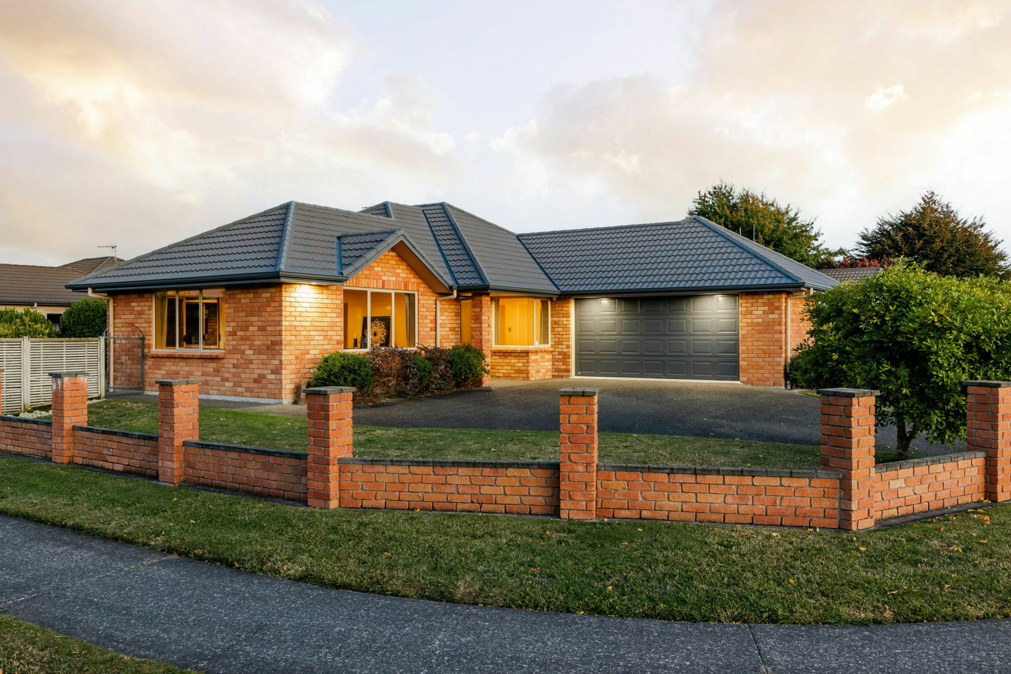 2 web or mls in House in House SR5 6819