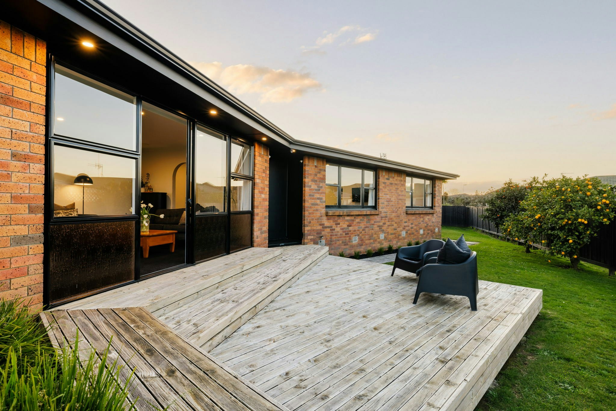 2 web or mls in House in House SR5 7855