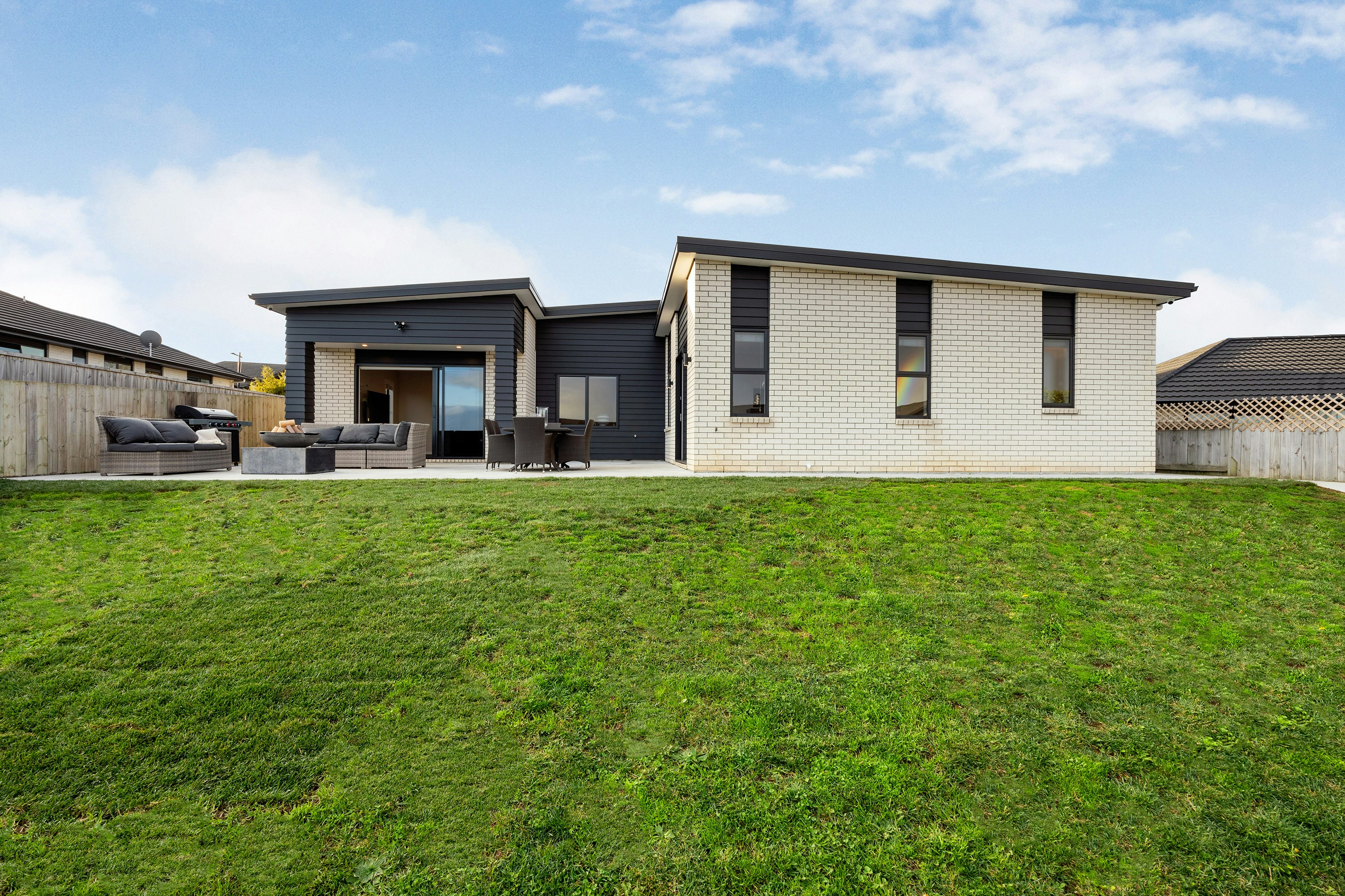 20 EDIT web or mls in House AR0 2581