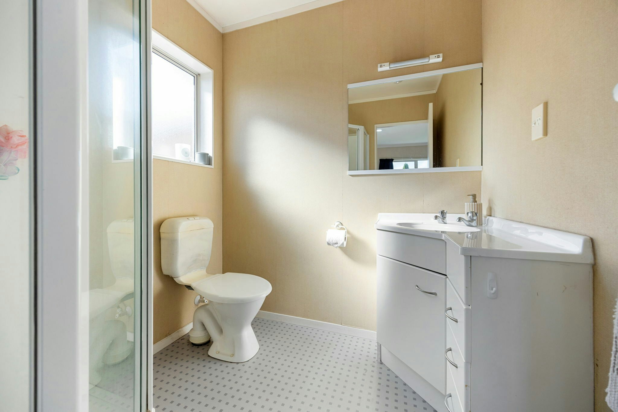 21 web or mls in House AR0 1827