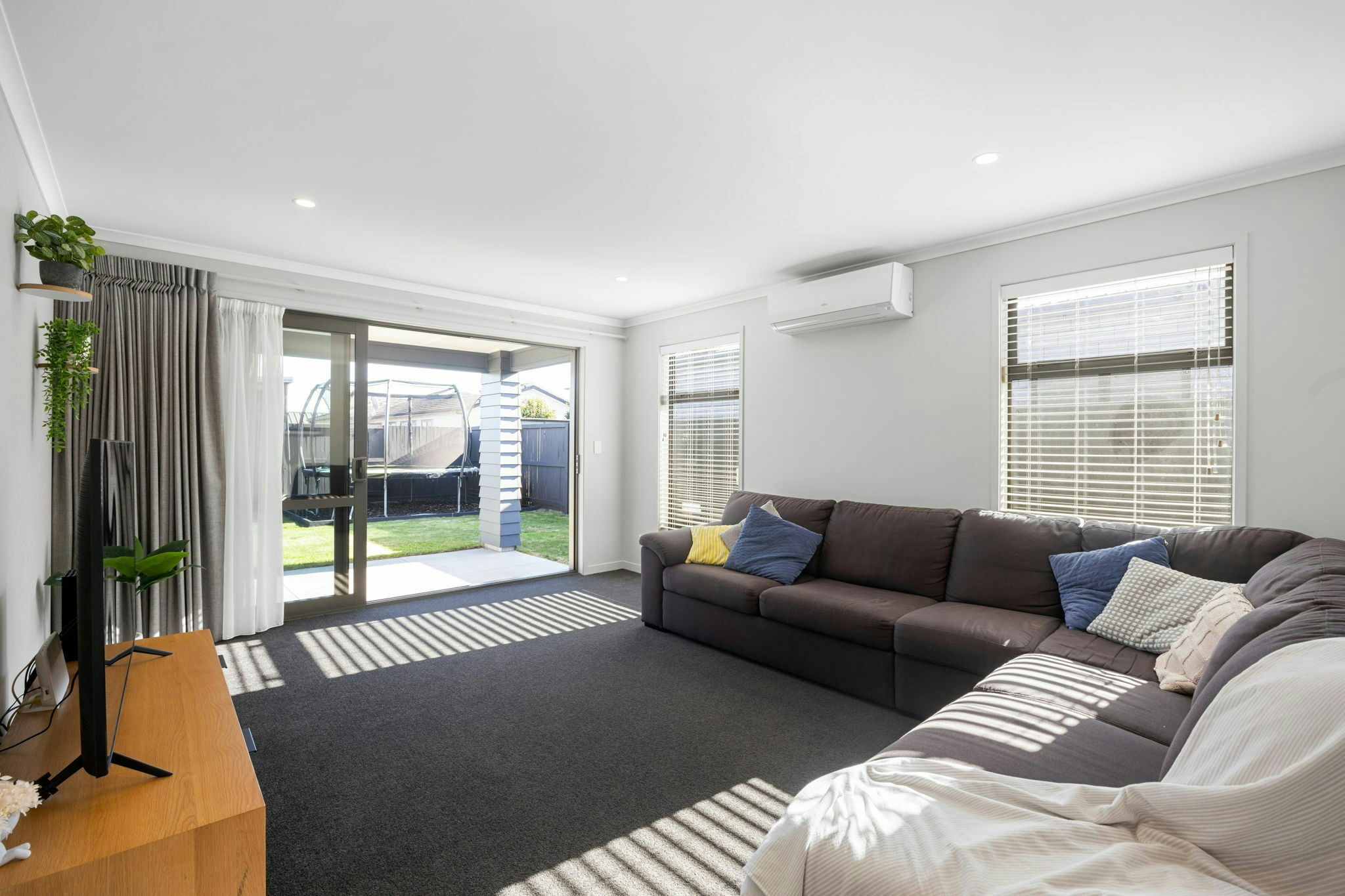 21 web or mls in House AR0 8195