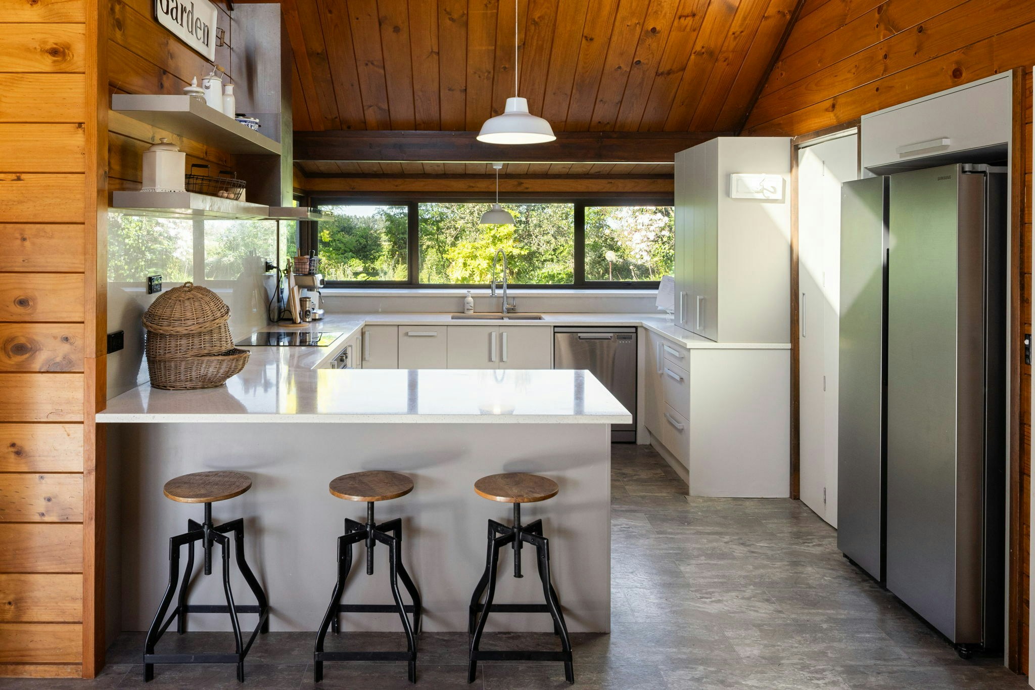 21 web or mls in House AR5 9995