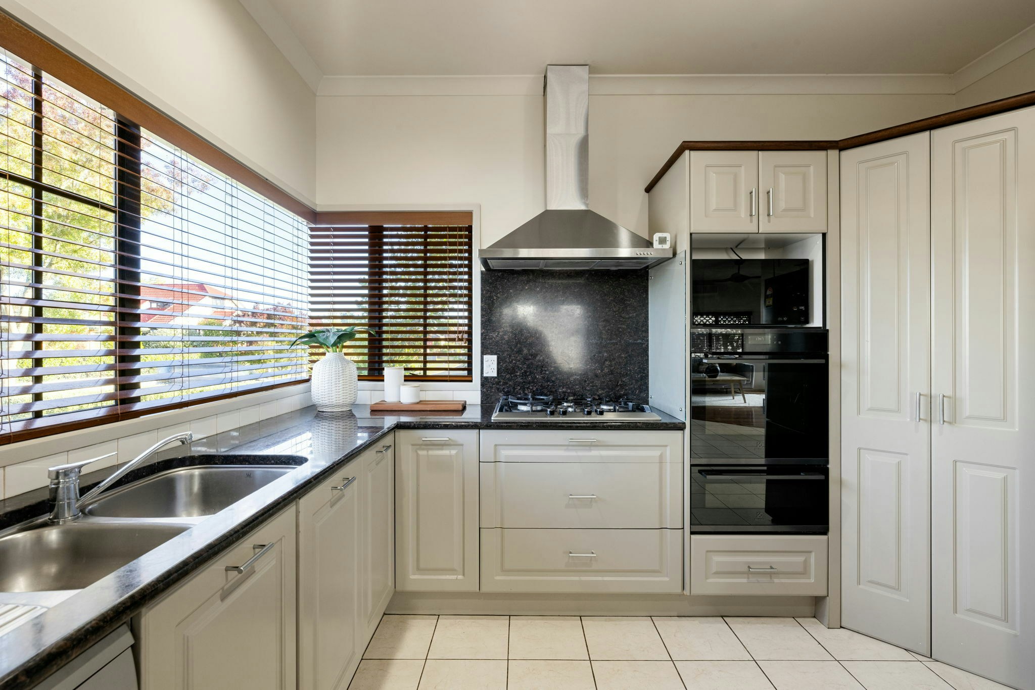 21 web or mls in House SR5 7192