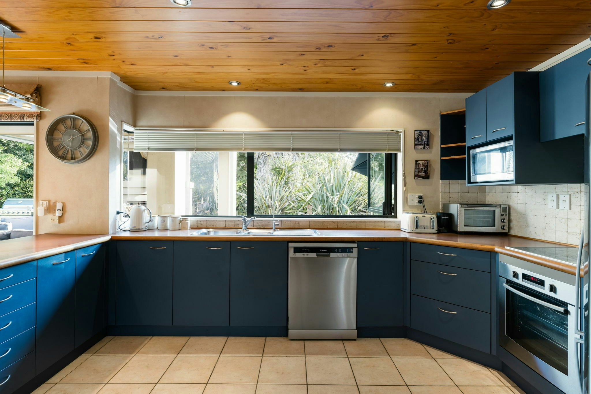 21 web or mls in House SR5 8096