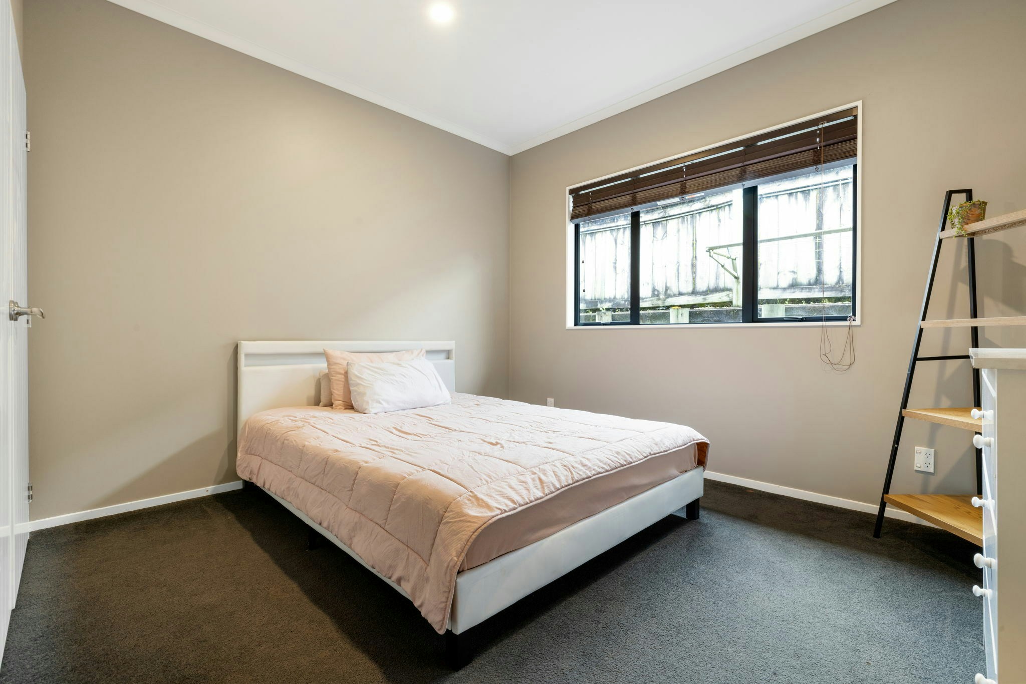 21 web or mls in House SR5 9373