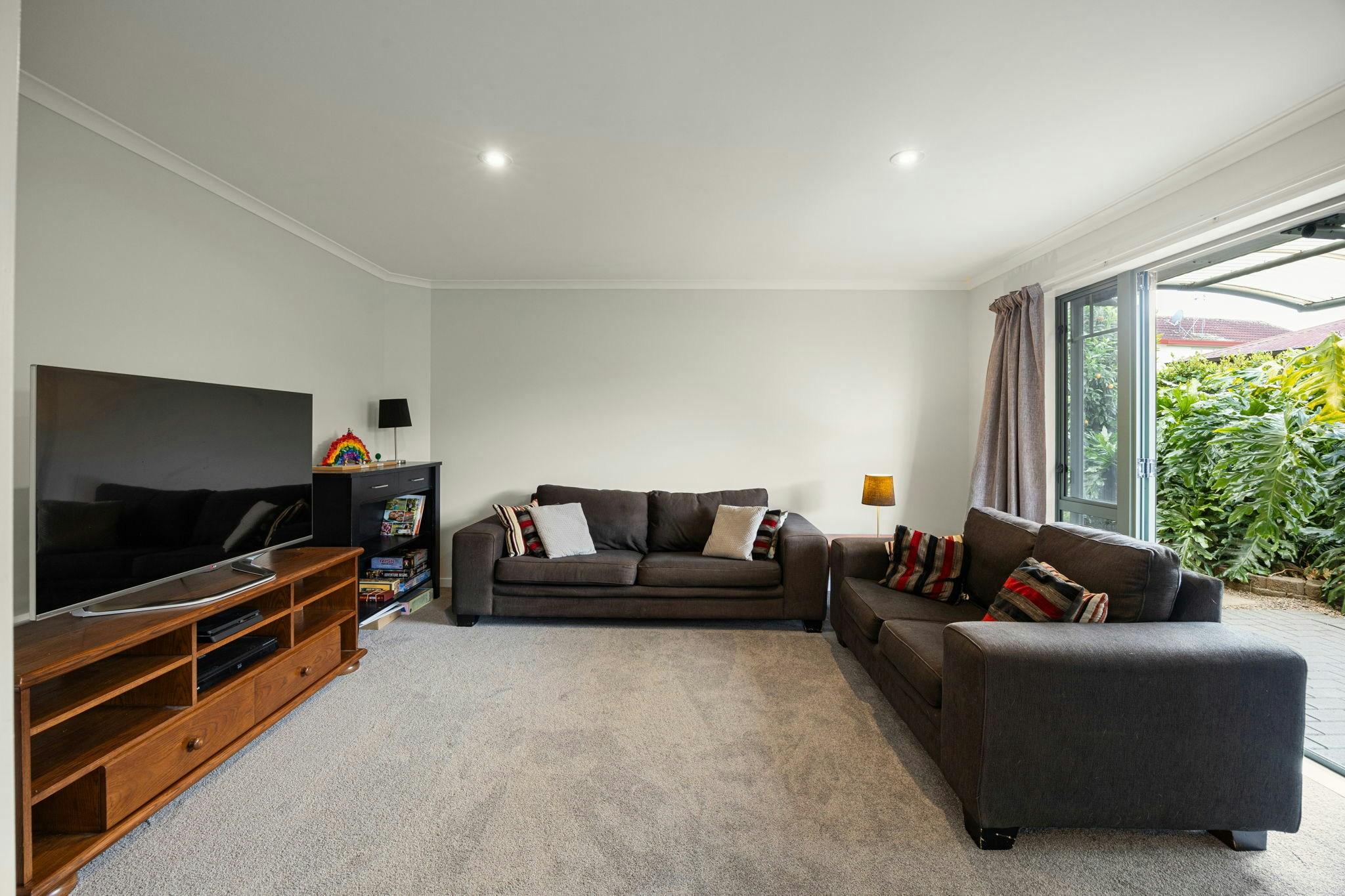 22 web or mls in House AR0 2726