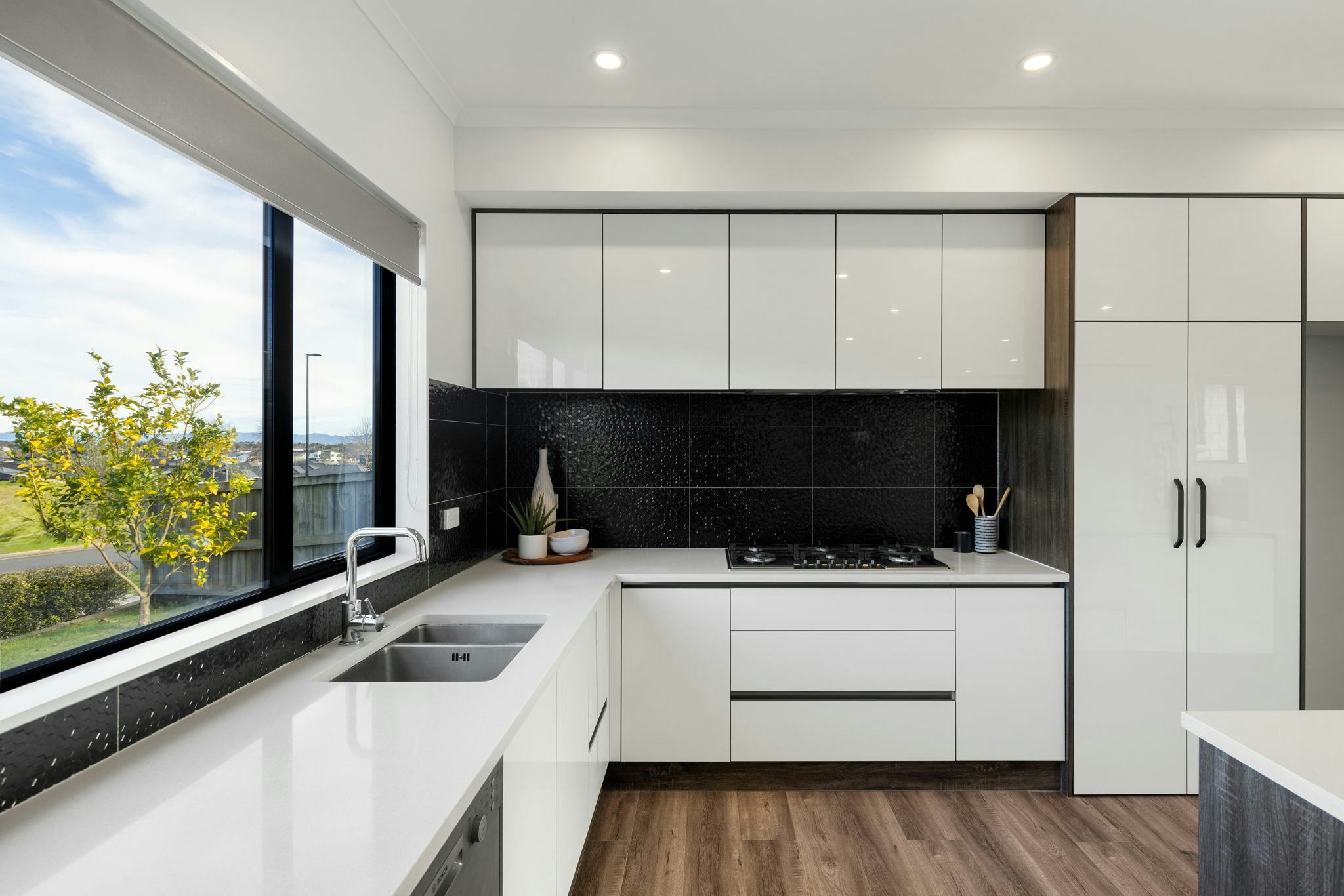 22 web or mls in House AR5 5949