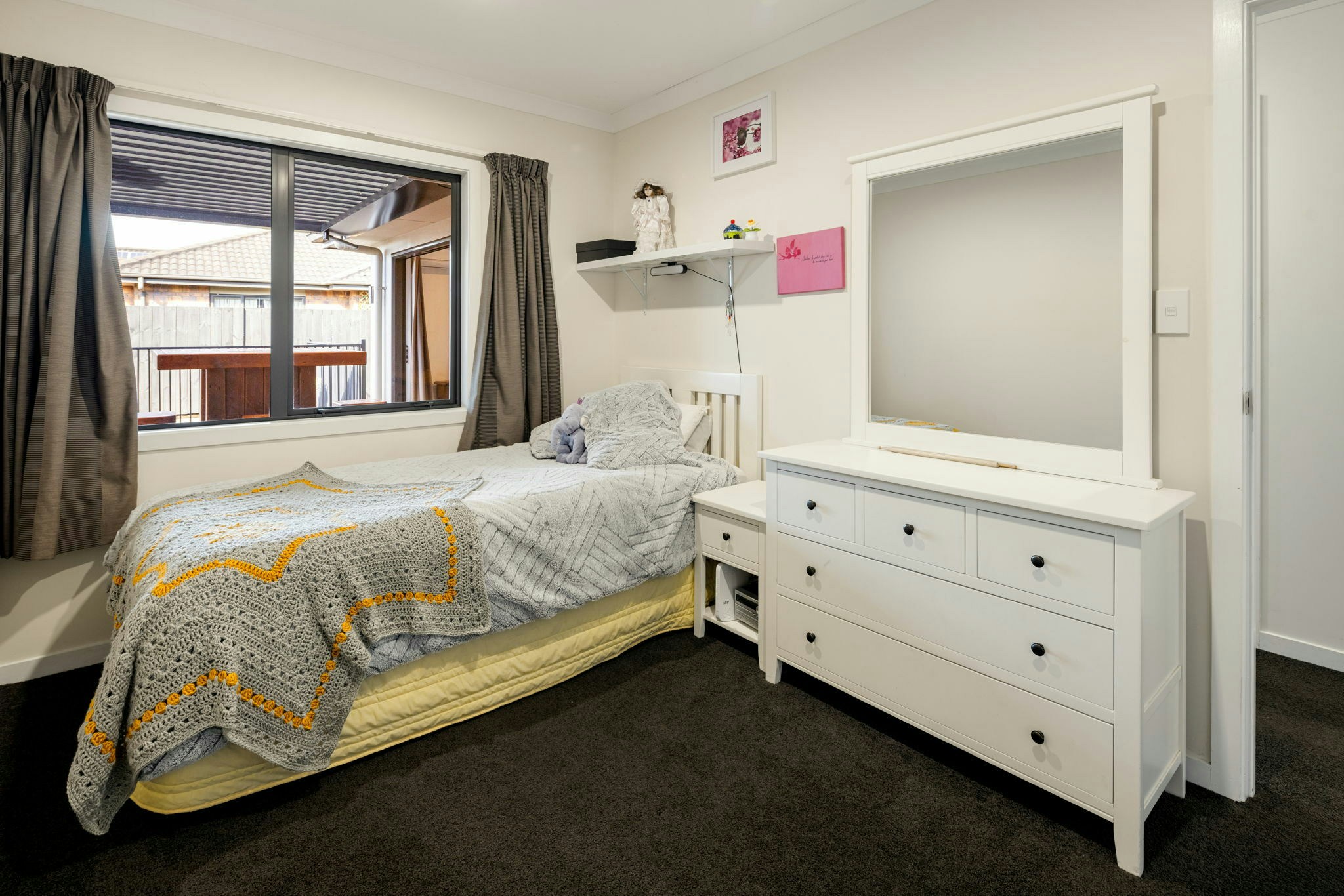 22 web or mls in House AR5 6374