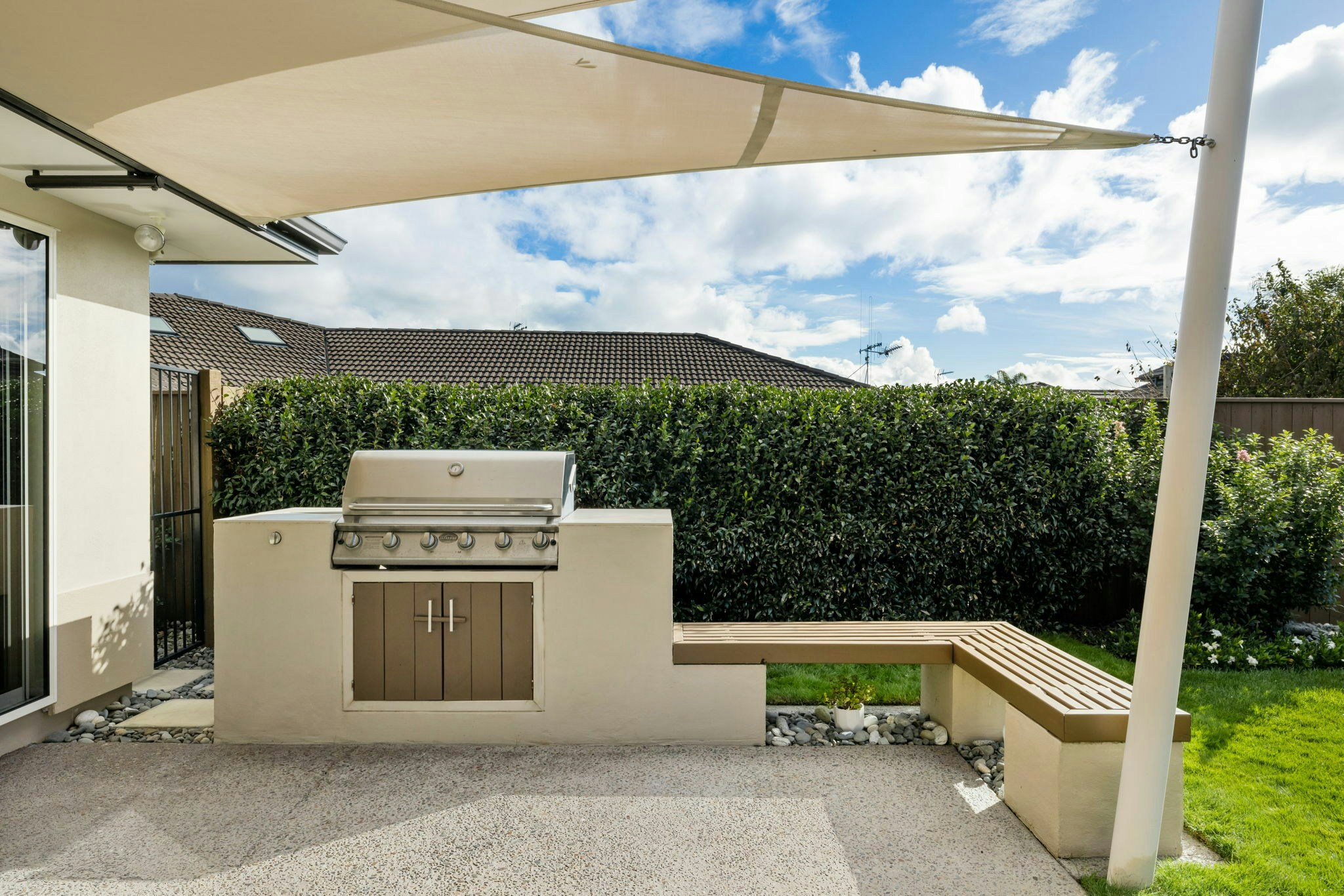 22 web or mls in House SR5 8699