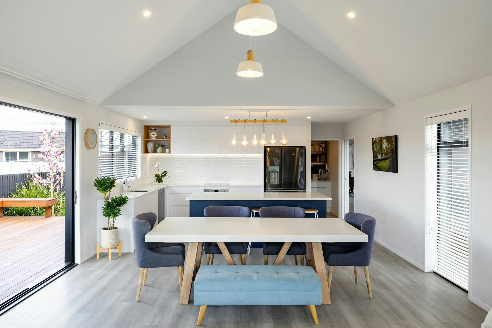 23 web or mls in House SR5 7452