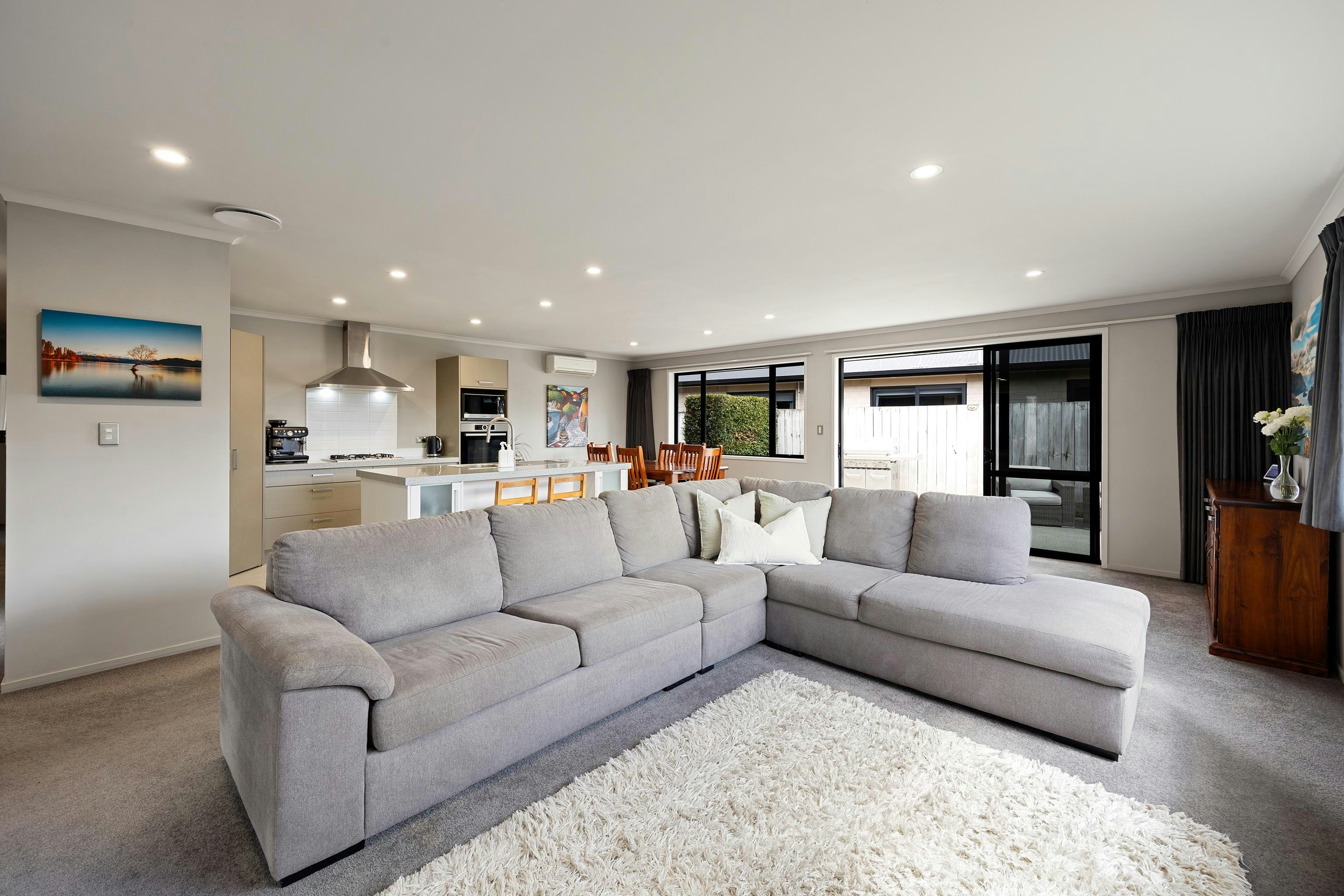 24 print in House AR0 8083