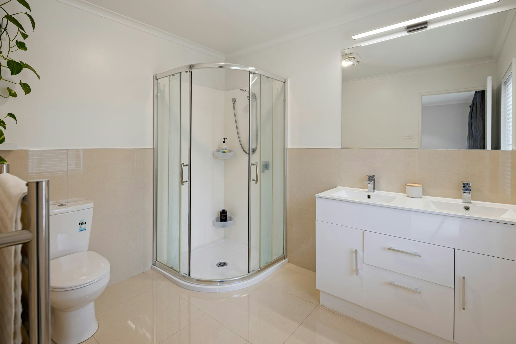 24 web or mls in House AR5 7460