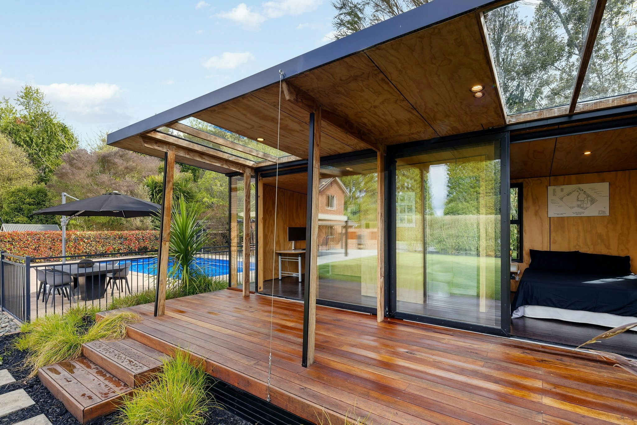 24 web or mls in House AR5 7583